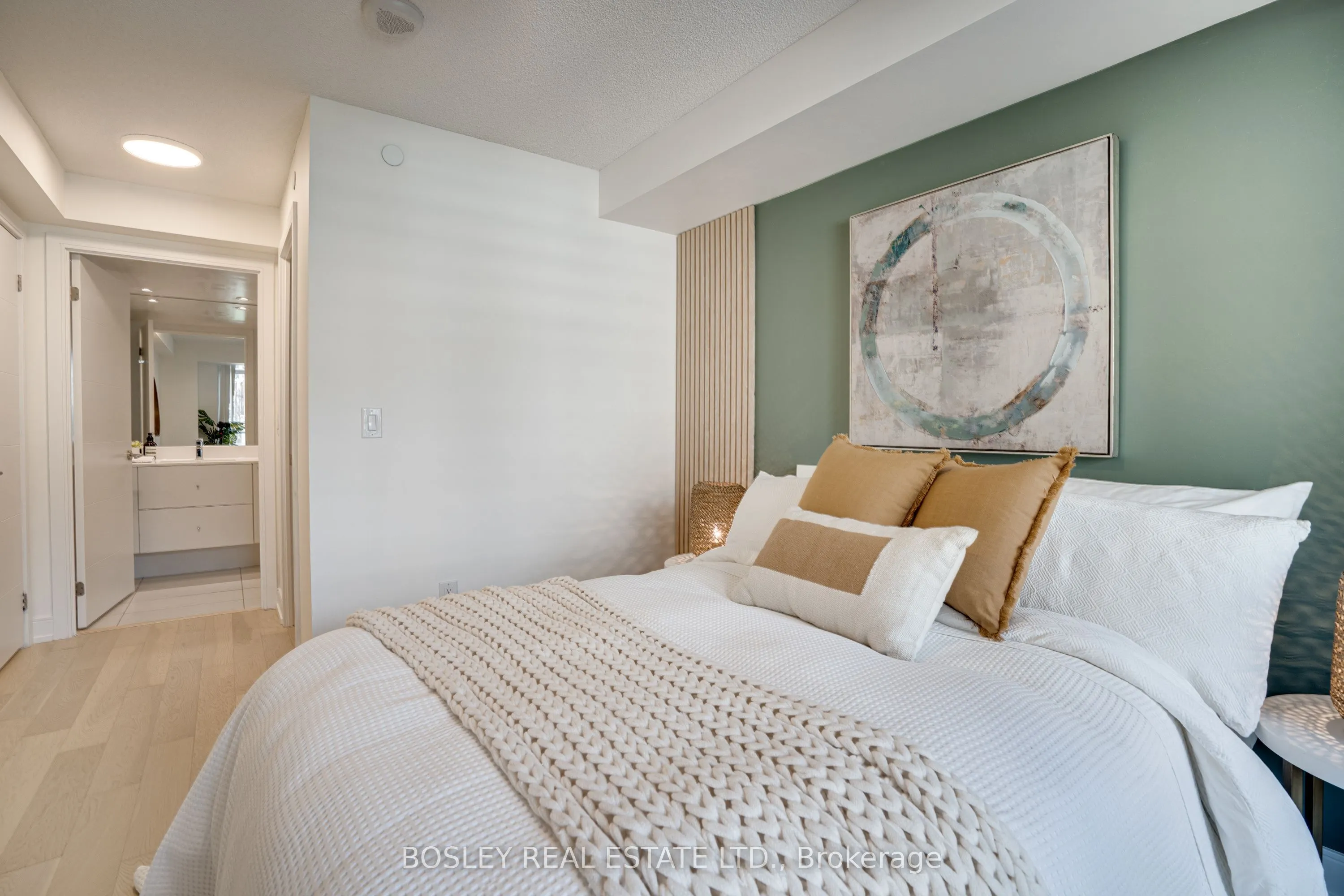525 Adelaide Street W, #311