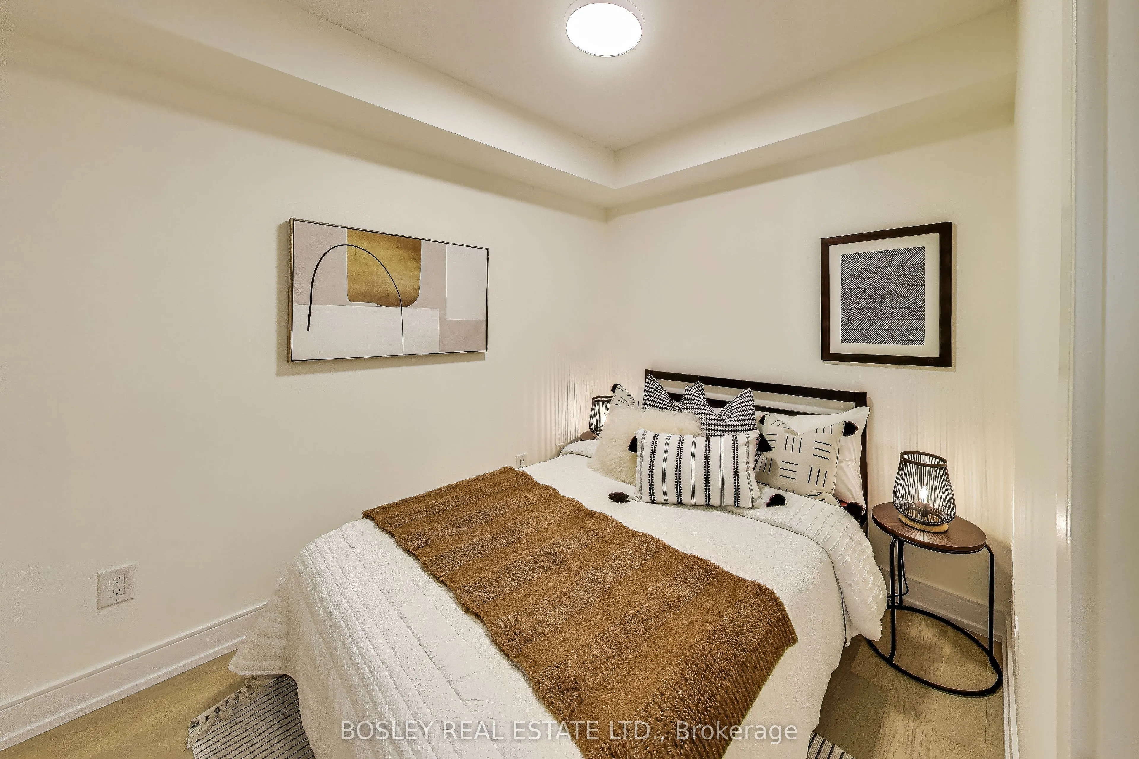 525 Adelaide Street W, #311