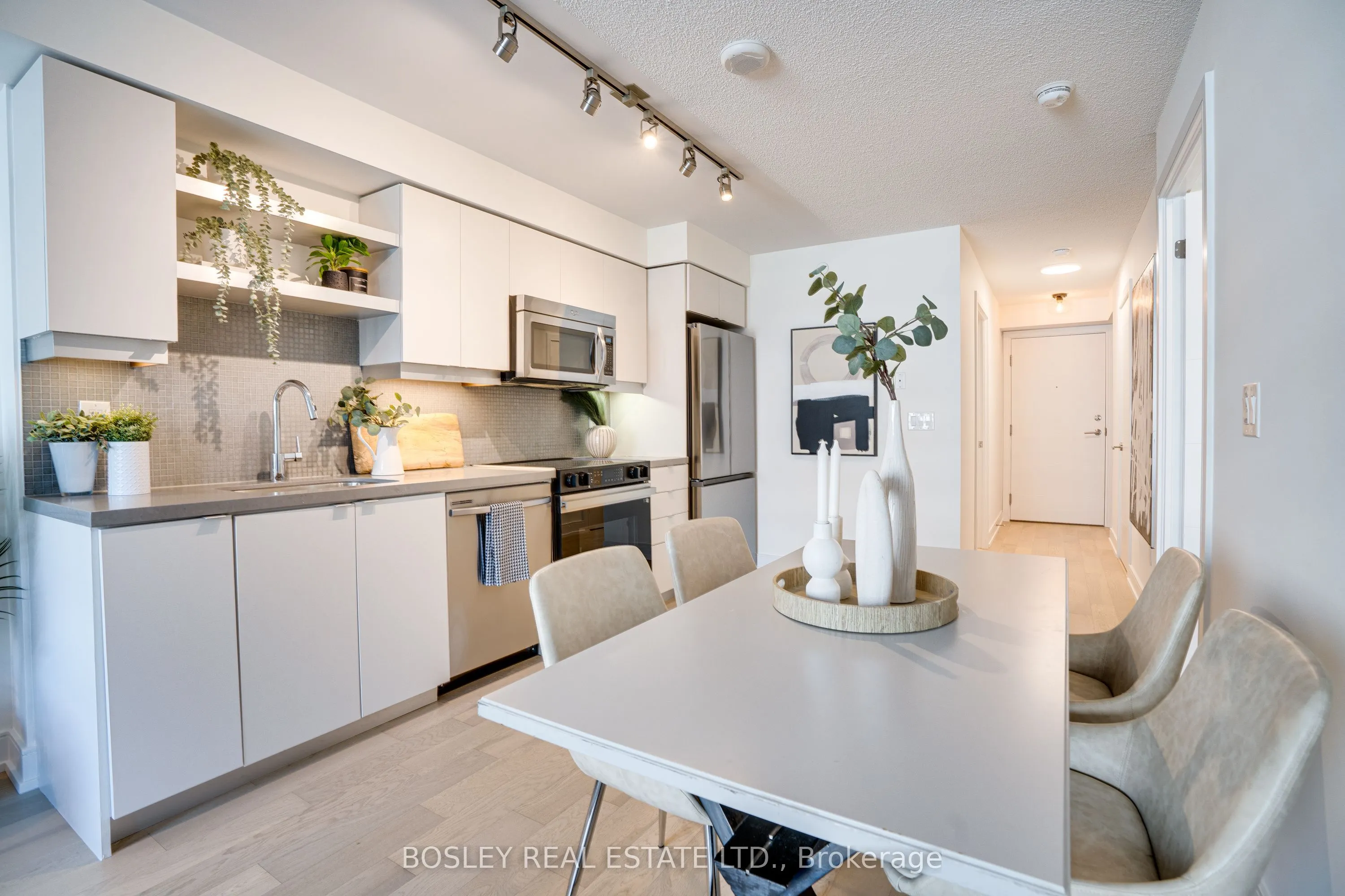 525 Adelaide Street W, #311
