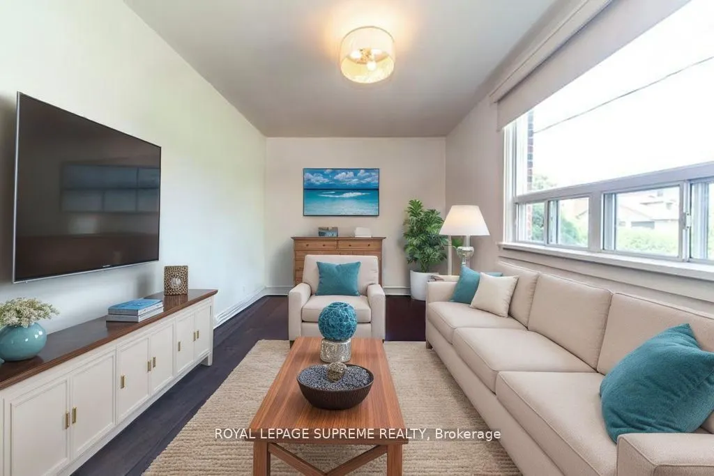 109 Regina Avenue