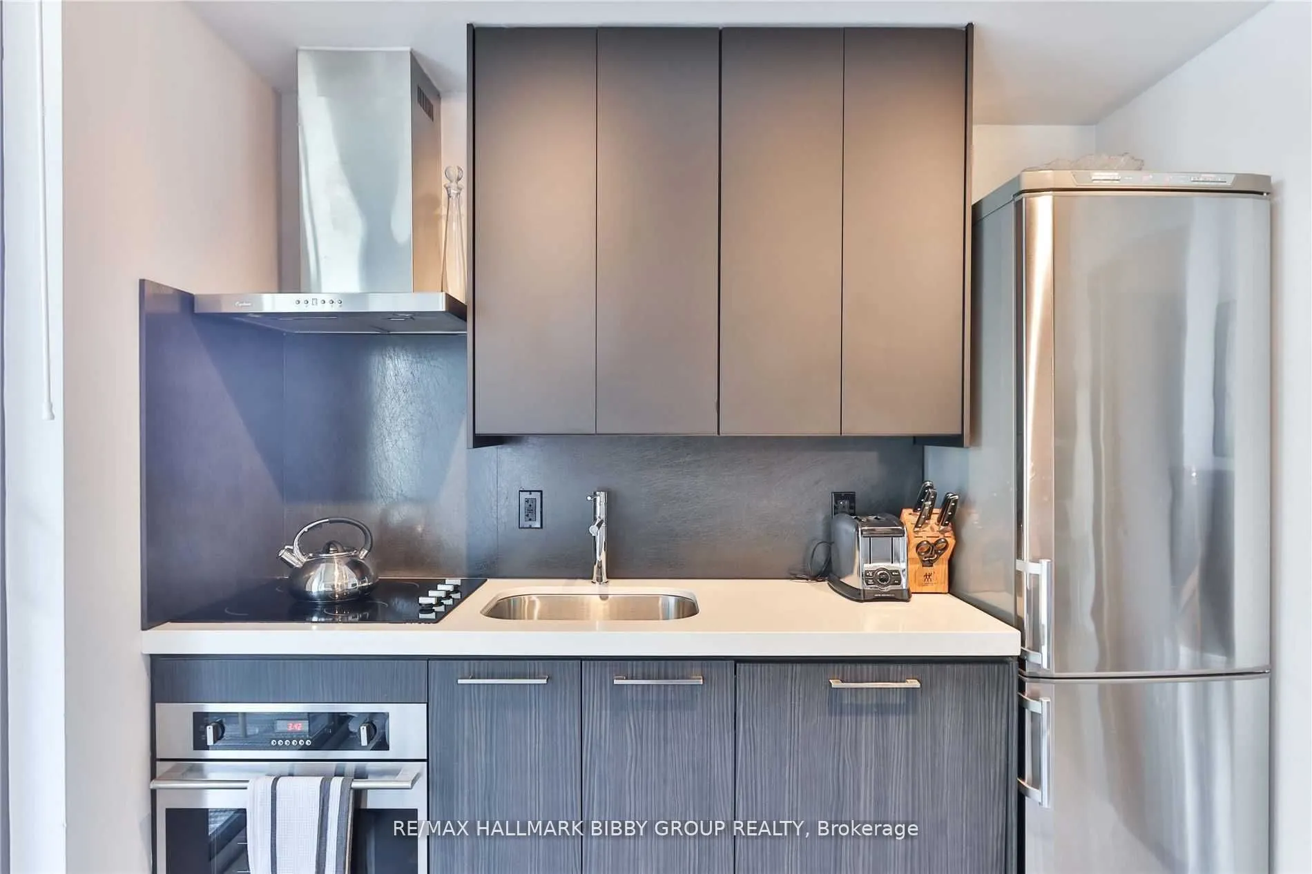 461 Adelaide Street W, #914