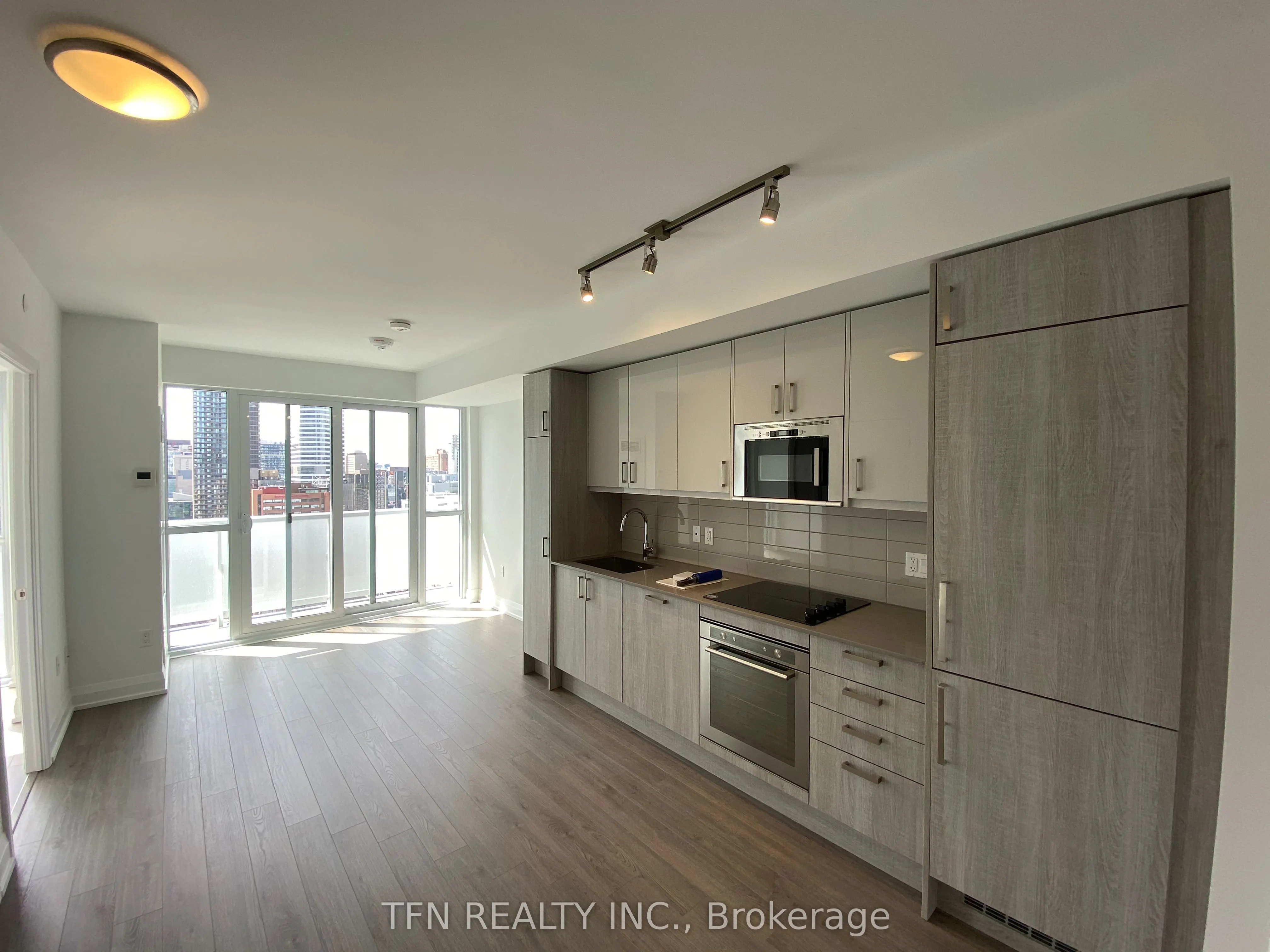 77 Mutual Street, #2206