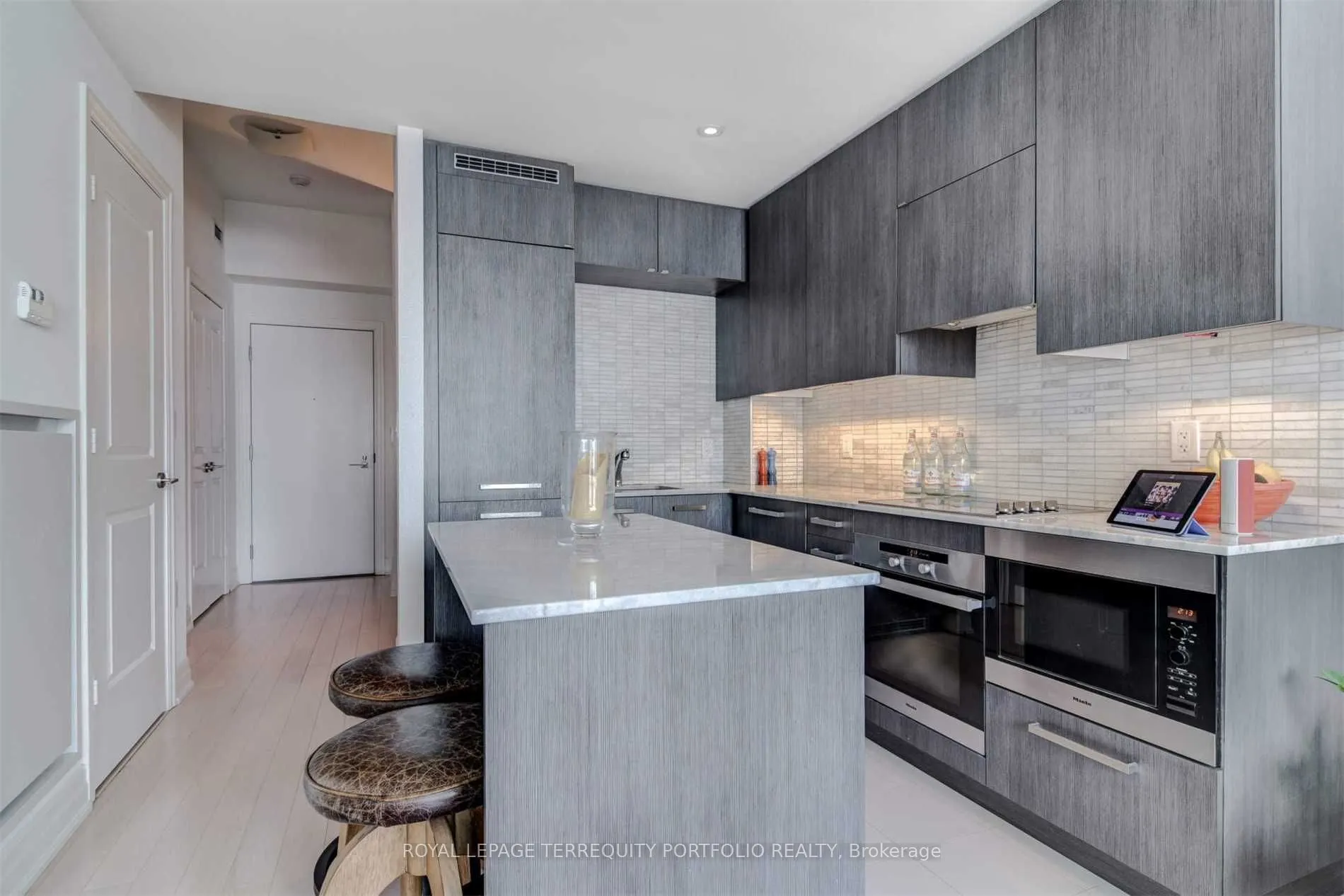 8 The Esplanade Avenue, #1204