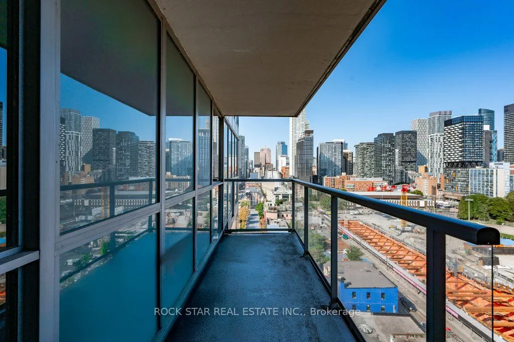320 Richmond Street E, #LPH13