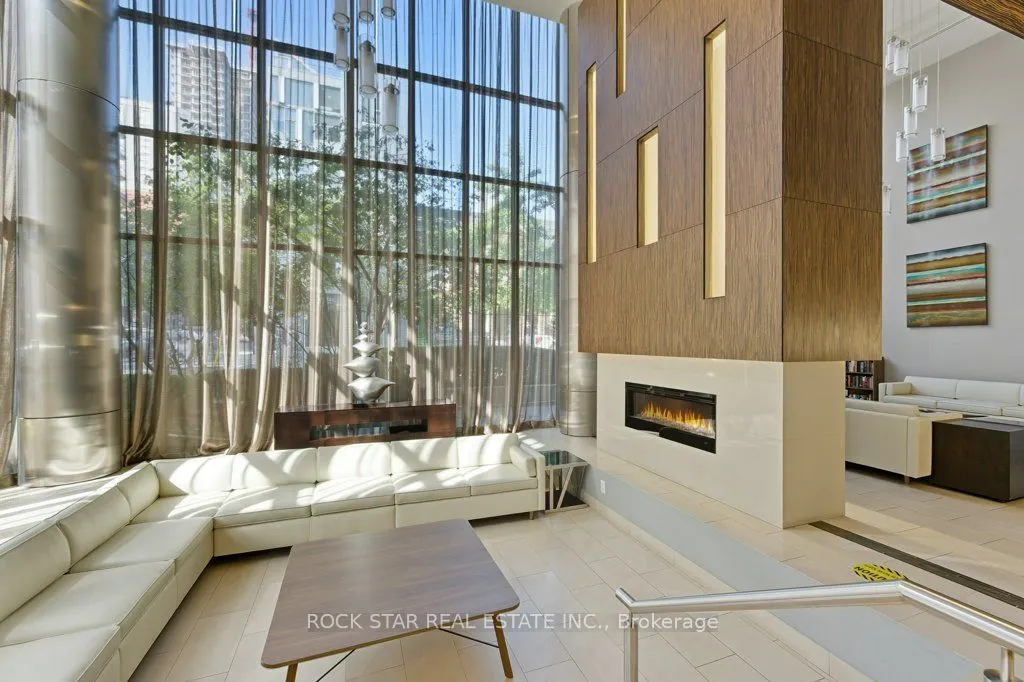 320 Richmond Street E, #LPH13
