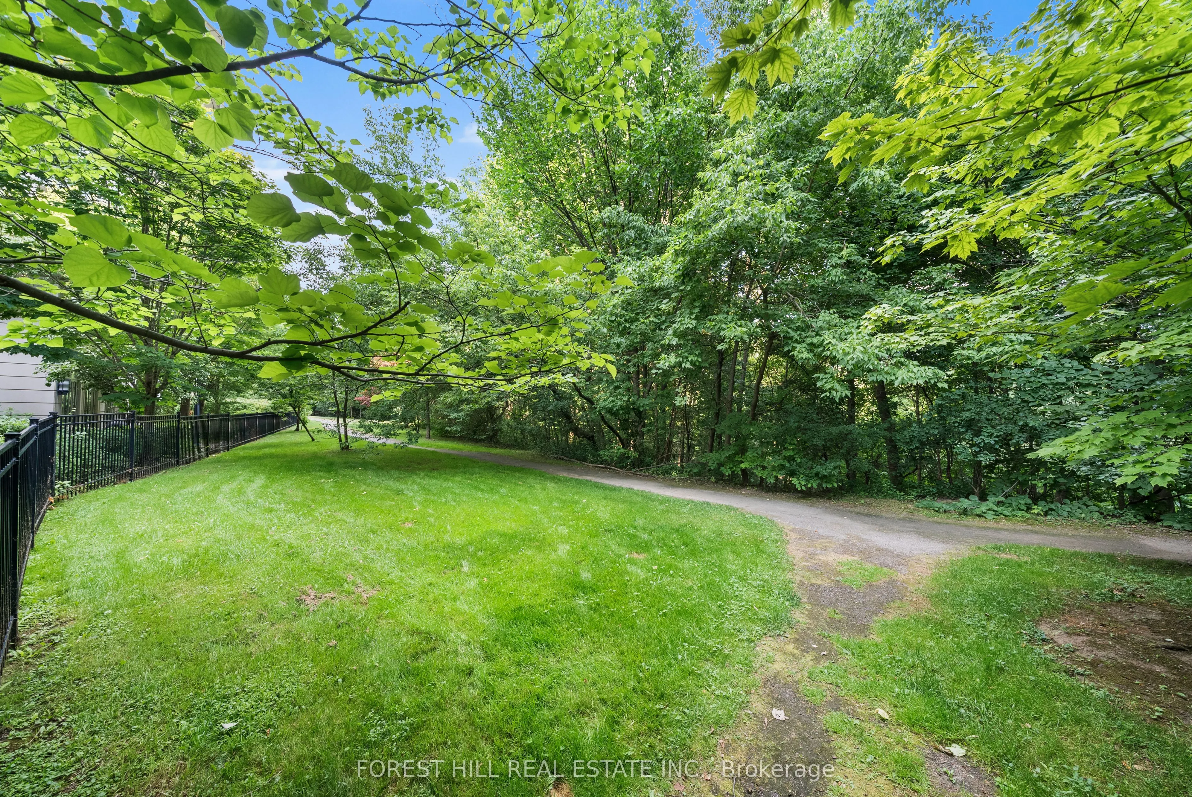 10 Bloorview Place, #209