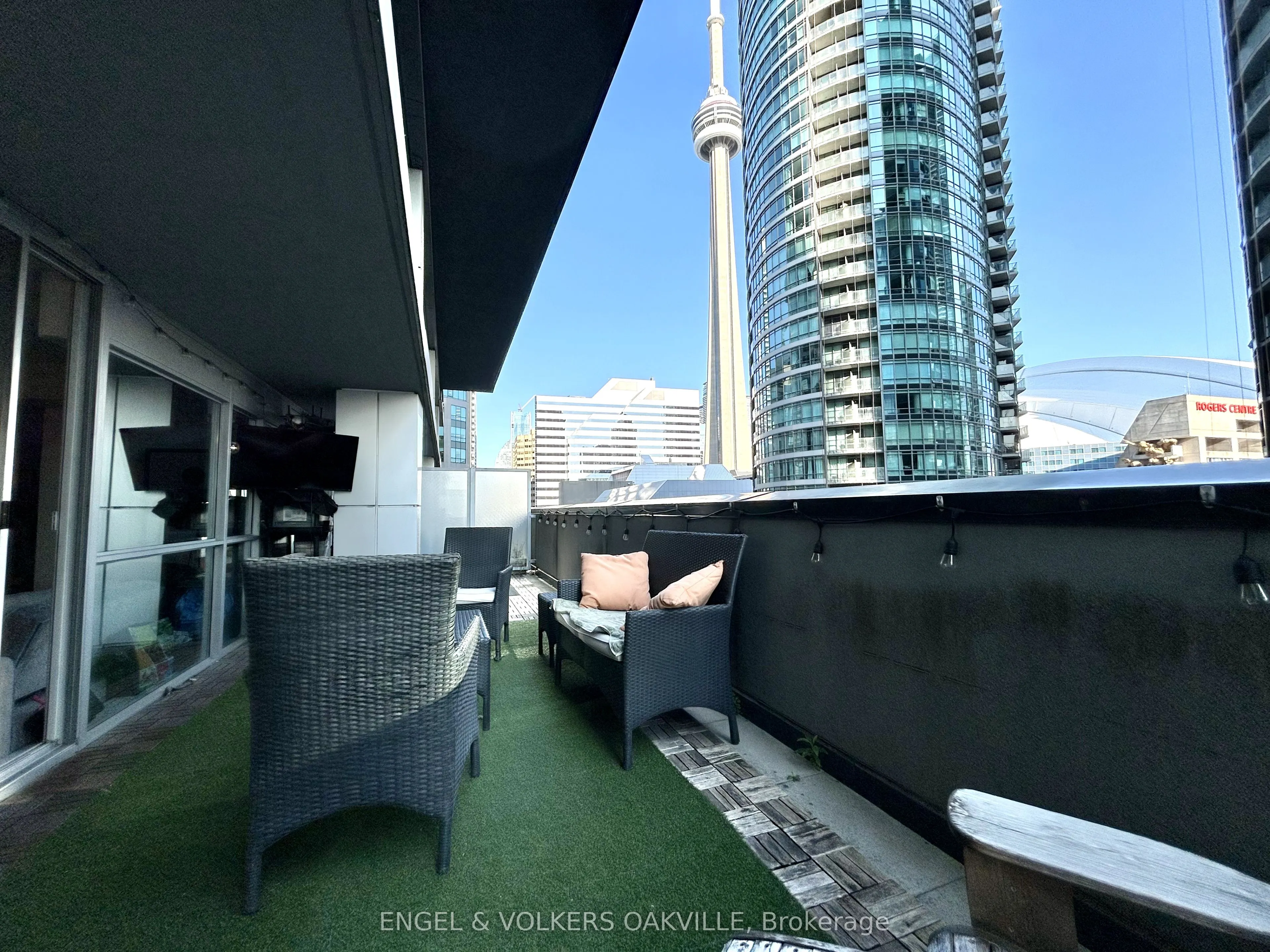352 Front Street W, #405