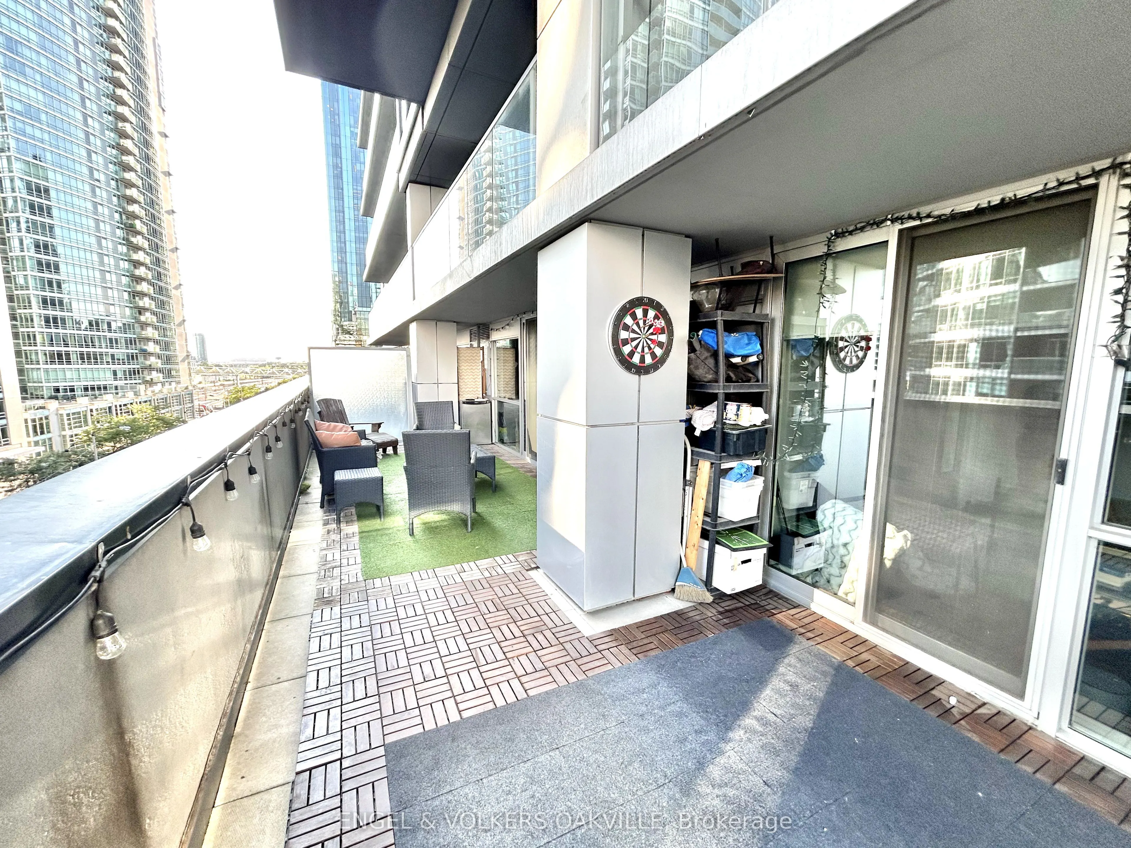 352 Front Street W, #405