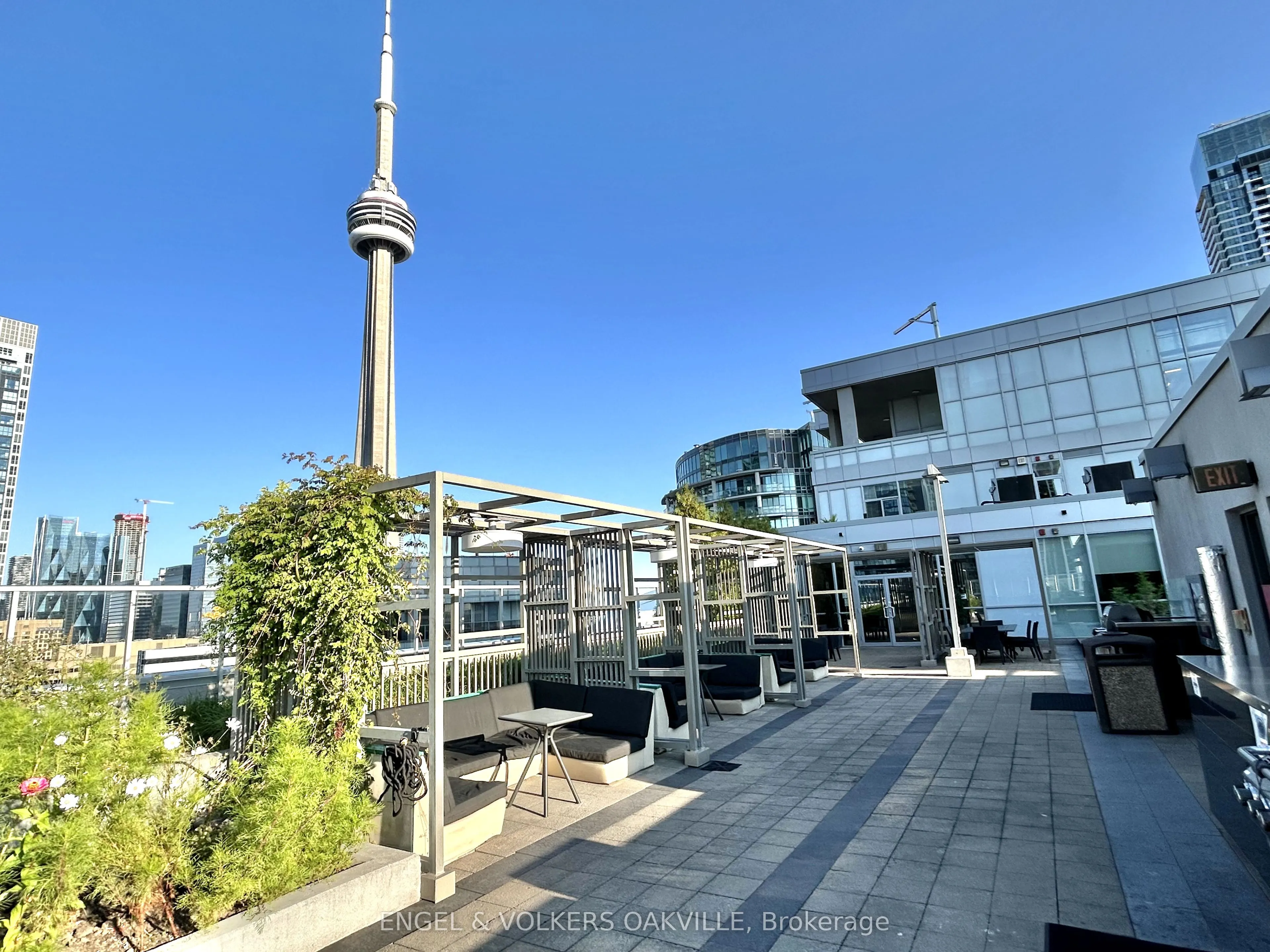 352 Front Street W, #405