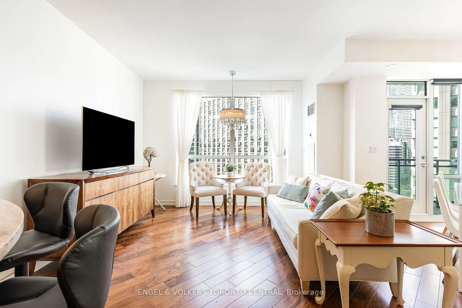 300 Bloor Street E, #2107