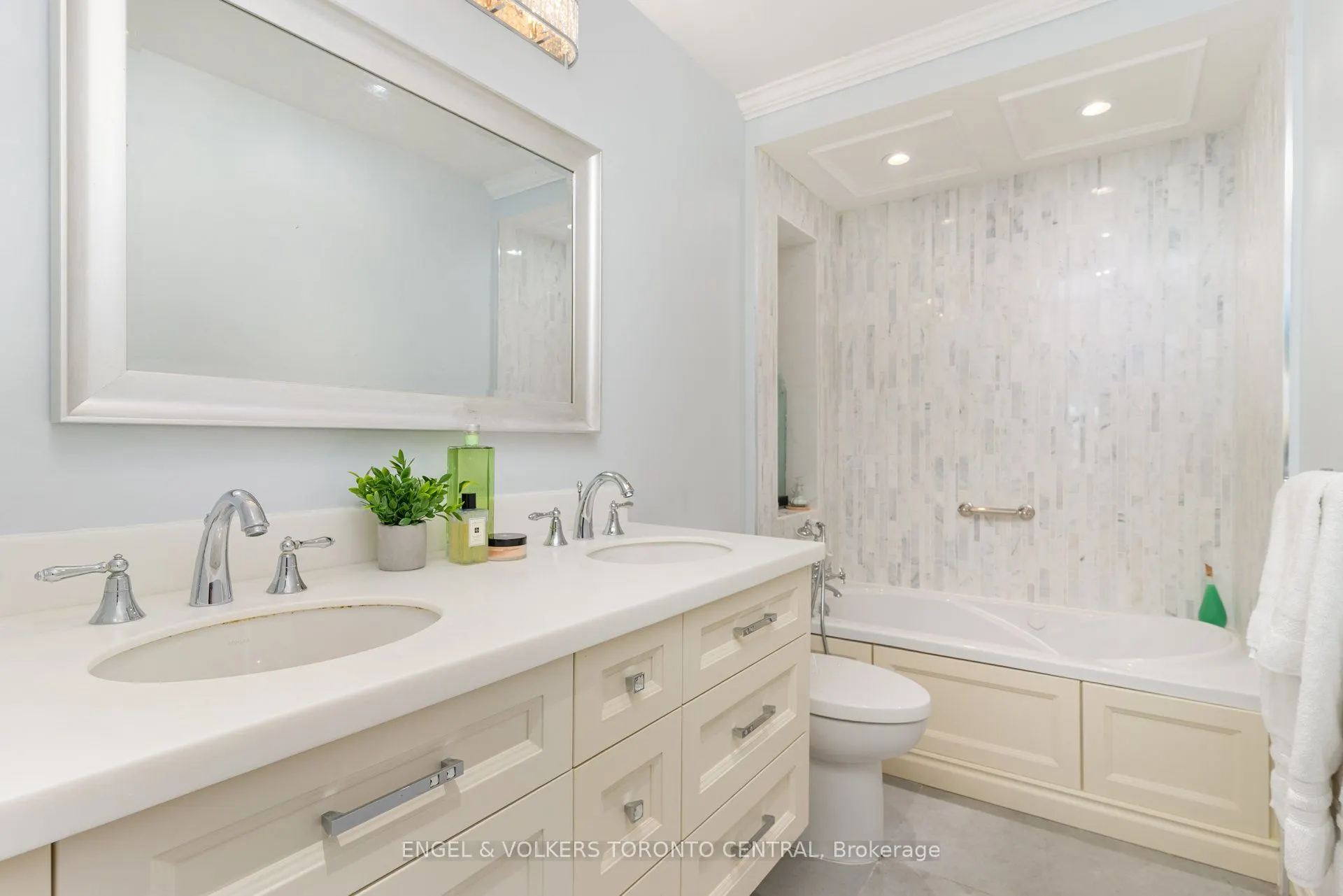 300 Bloor Street E, #2107