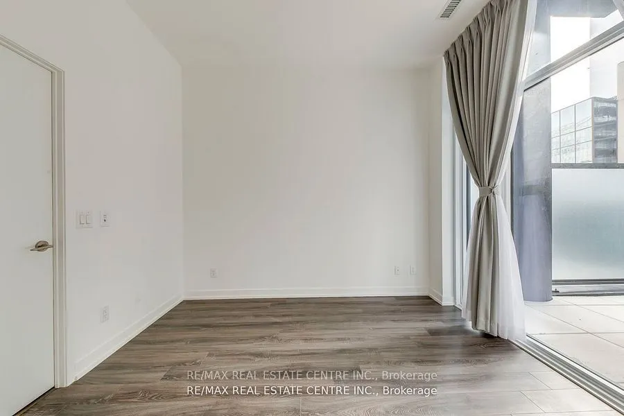 20 Edward Street, #406