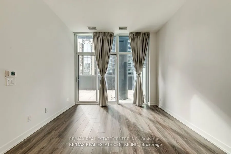 20 Edward Street, #406