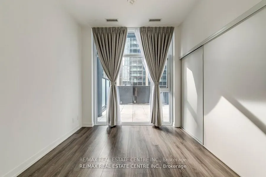 20 Edward Street, #406