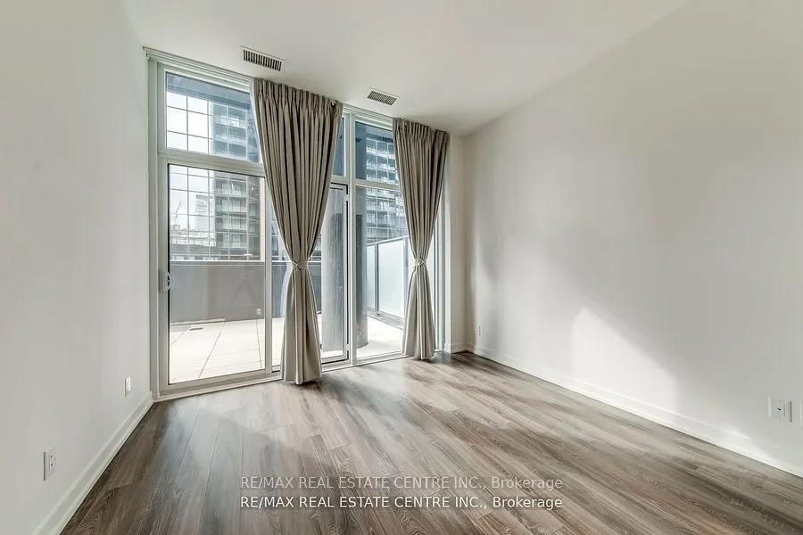 20 Edward Street, #406