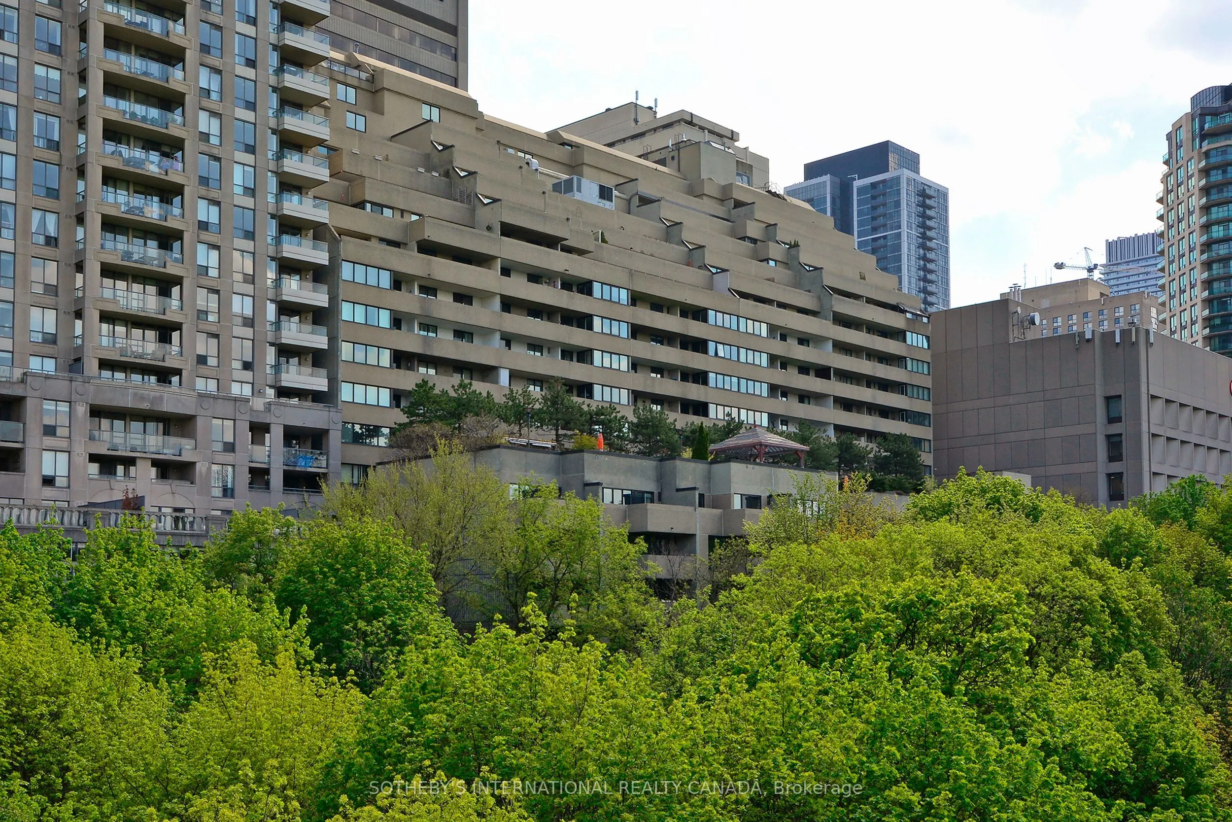 360 Bloor Street E, #607