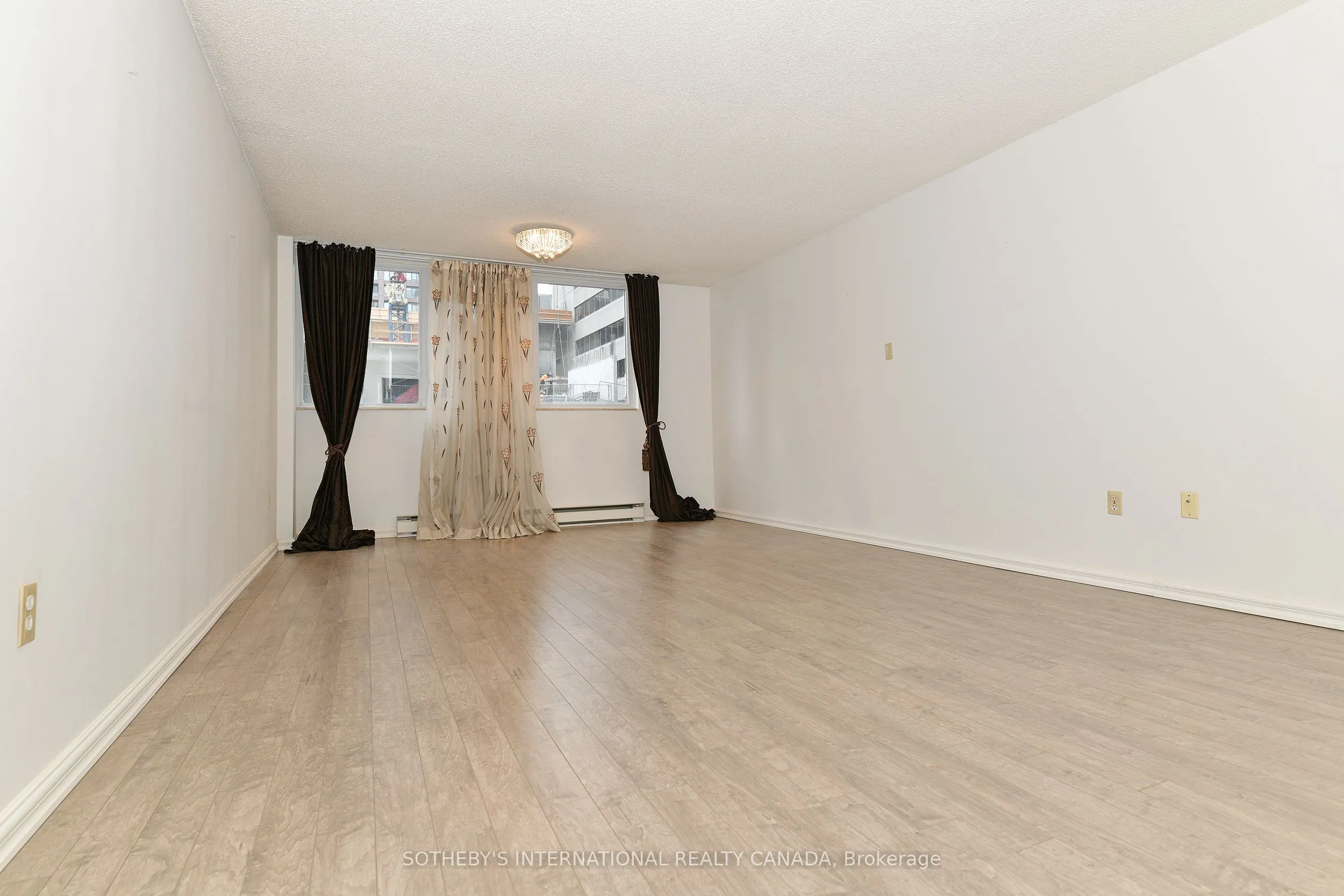 360 Bloor Street E, #607