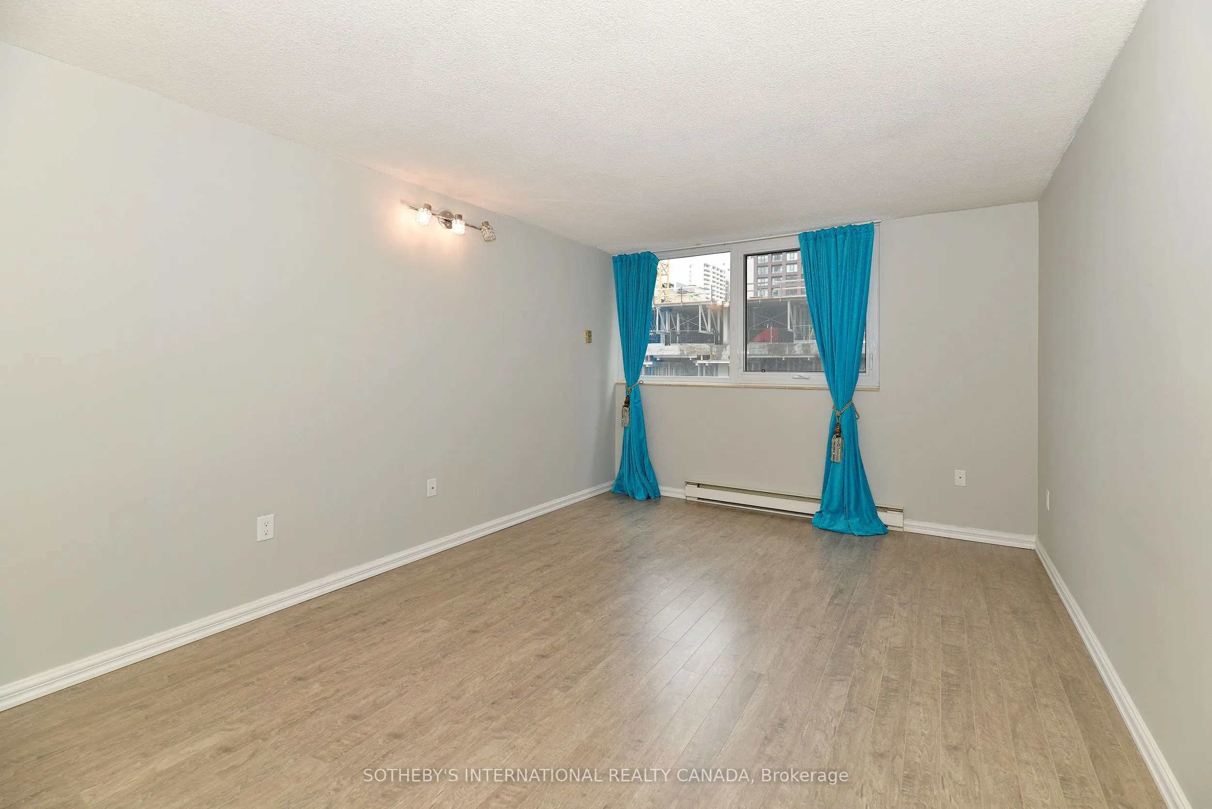 360 Bloor Street E, #607