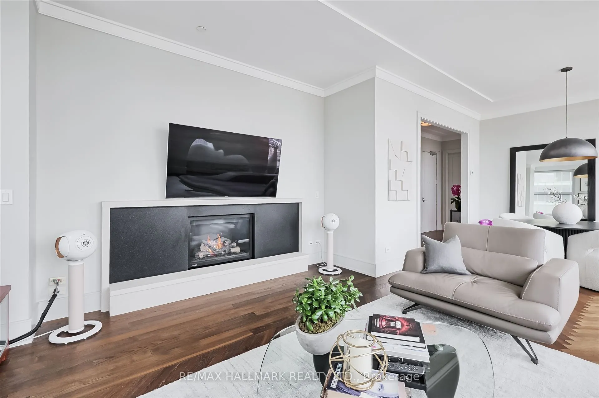 183 Wellington Street W, #3303