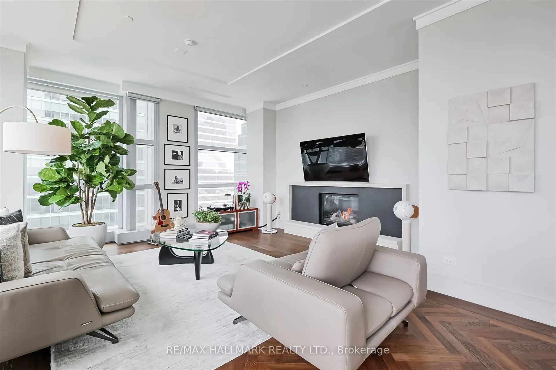 183 Wellington Street W, #3303