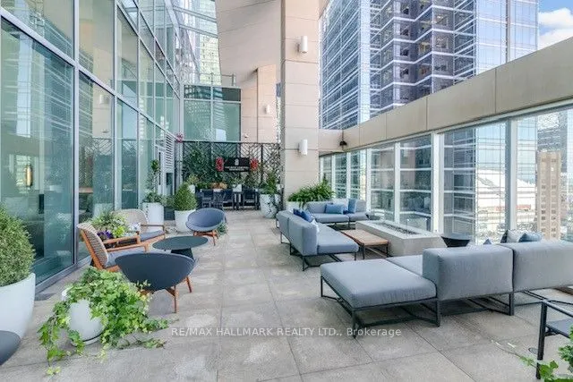 183 Wellington Street W, #3303