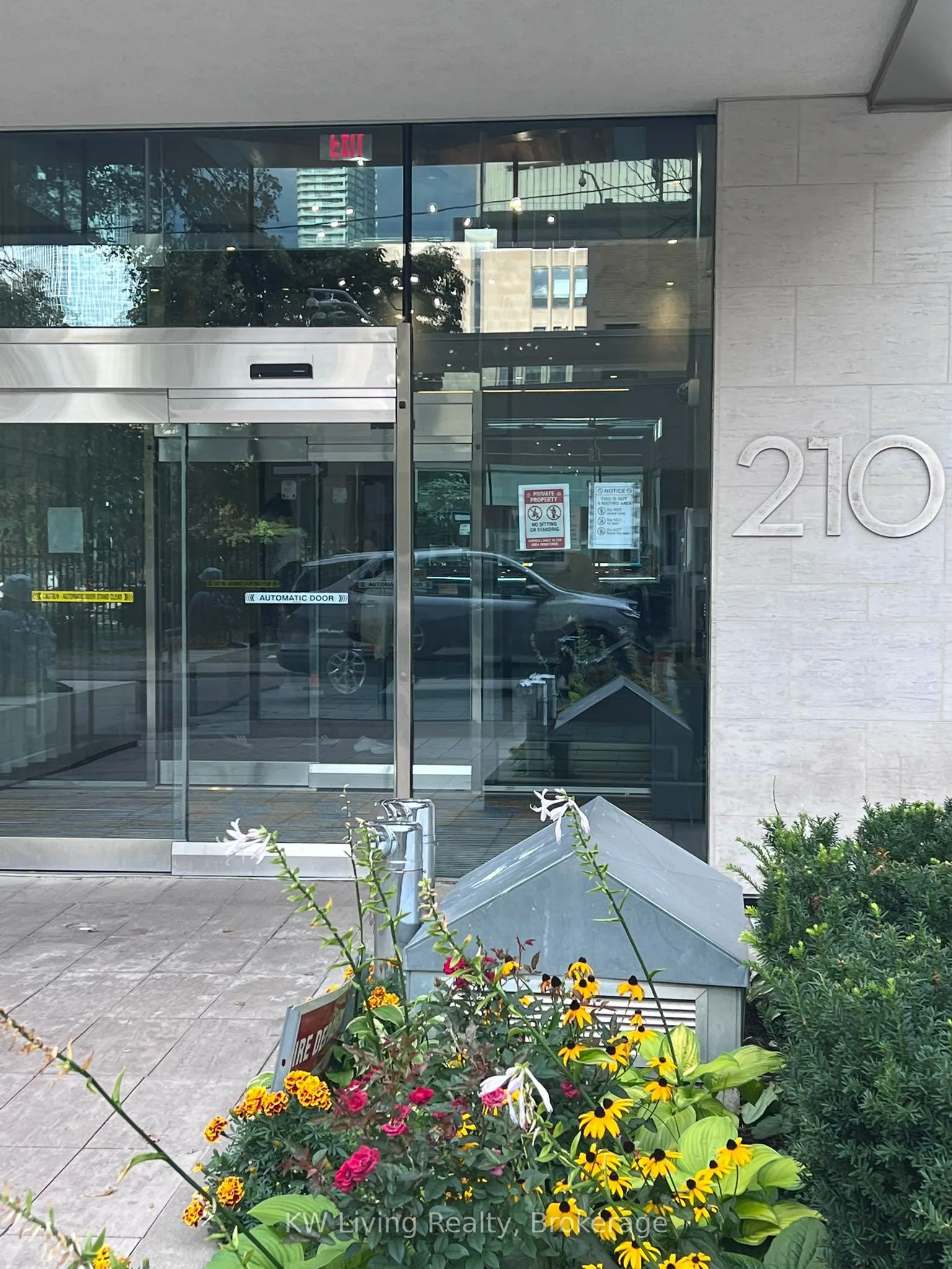 210 Simcoe Street, #1301
