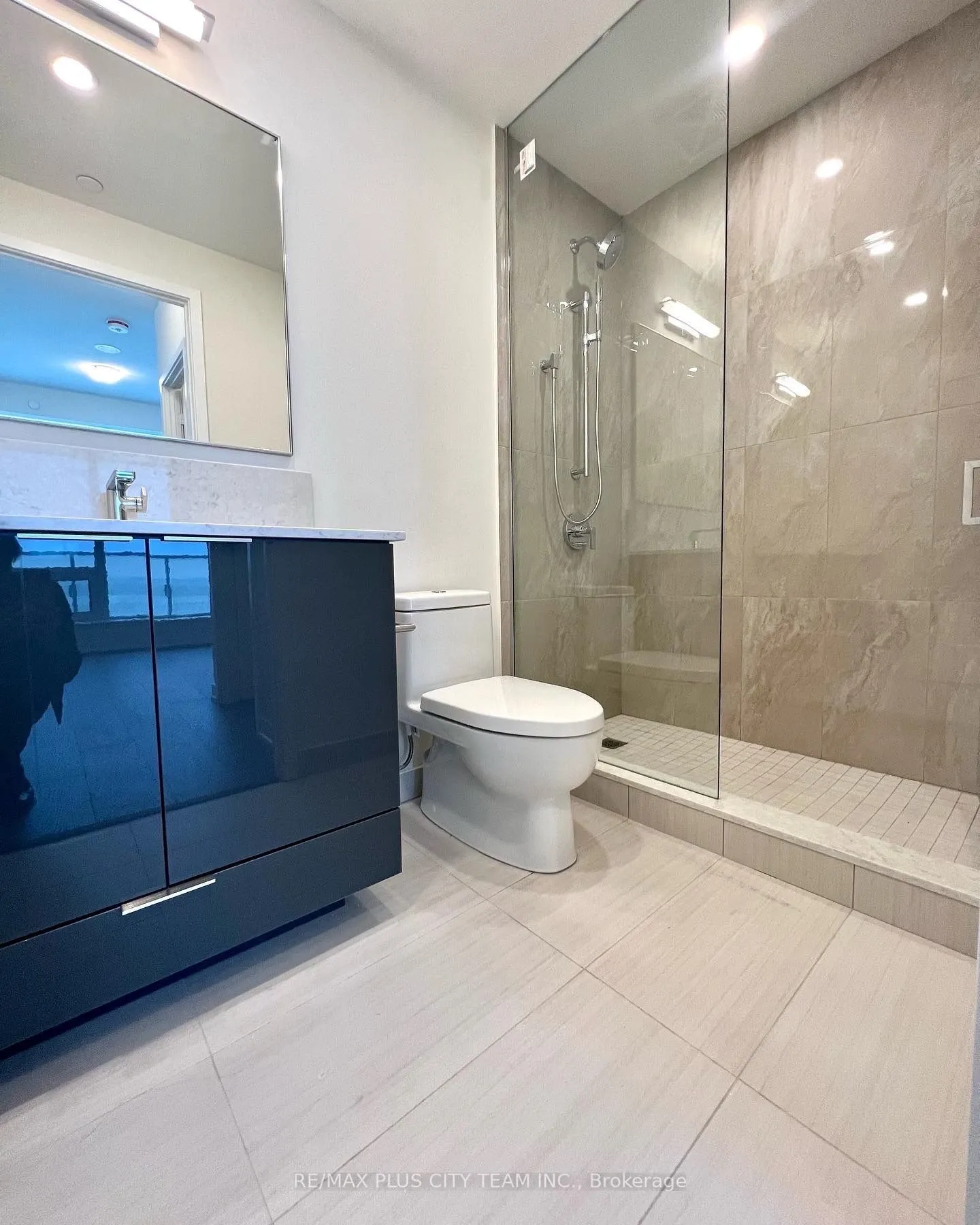 28 Freeland Street, #1902