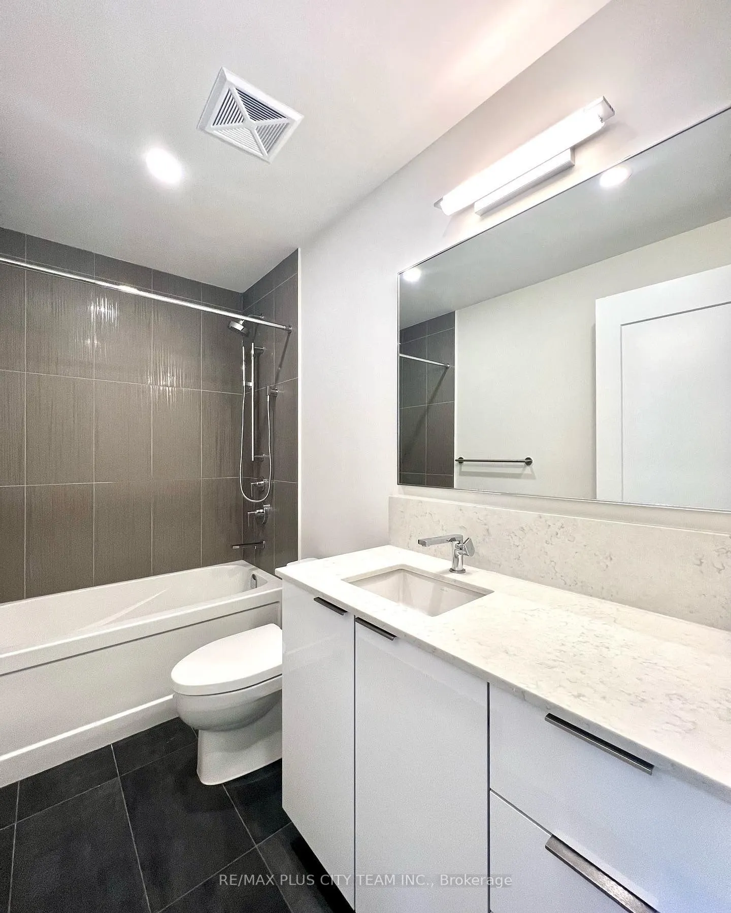 28 Freeland Street, #1902