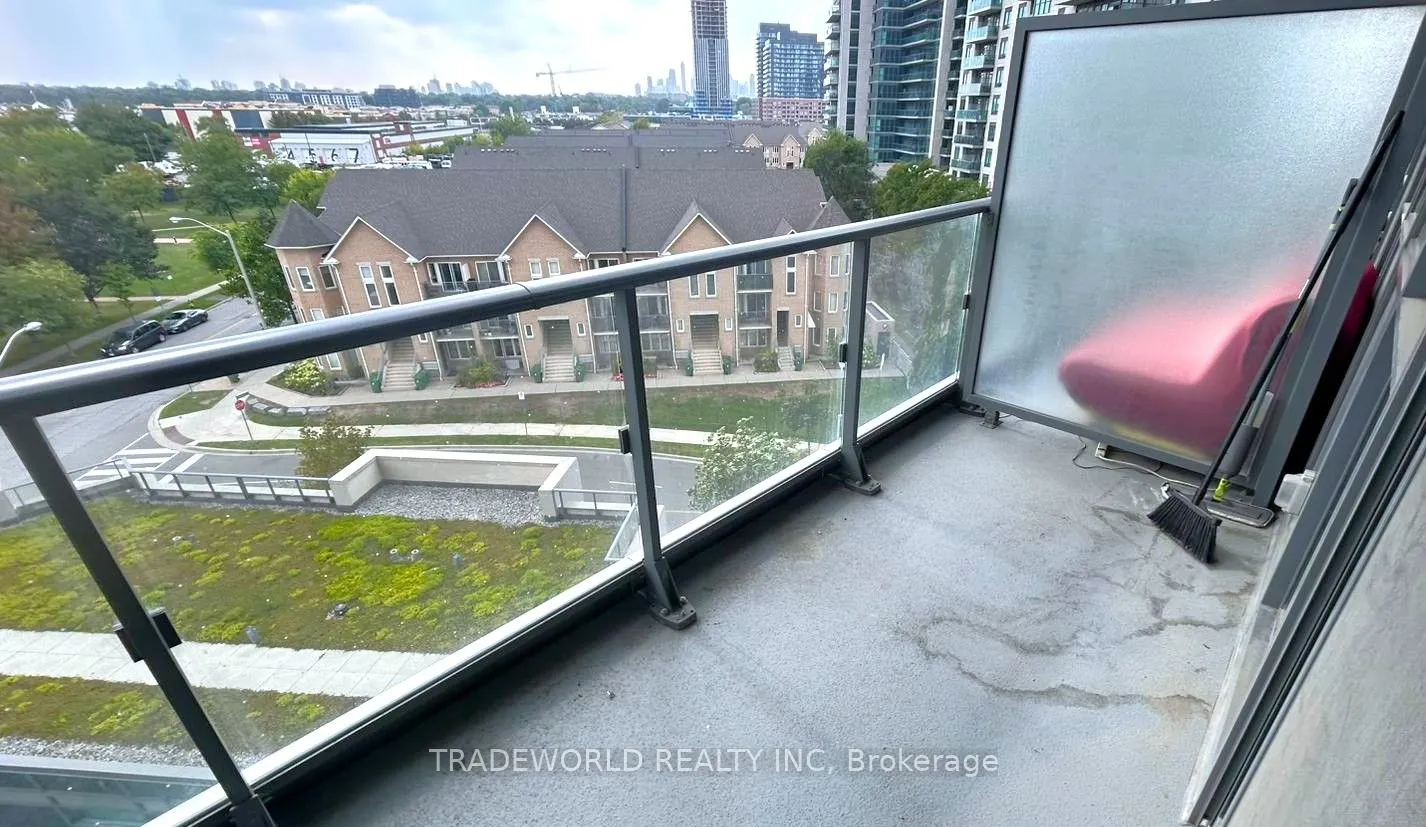 160 Vanderhoof Avenue, #511