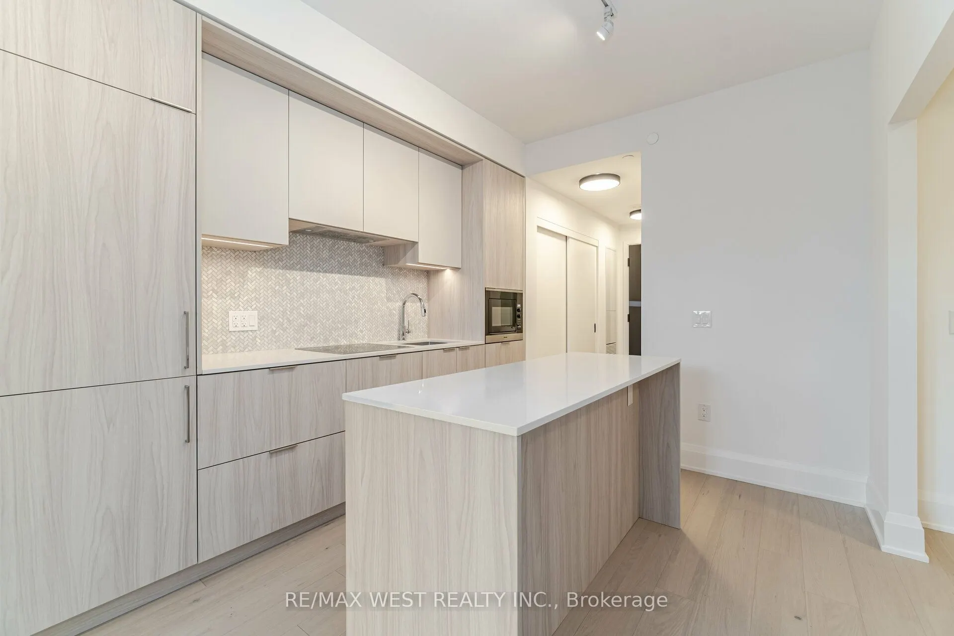 123 PORTLAND ST Street, #609