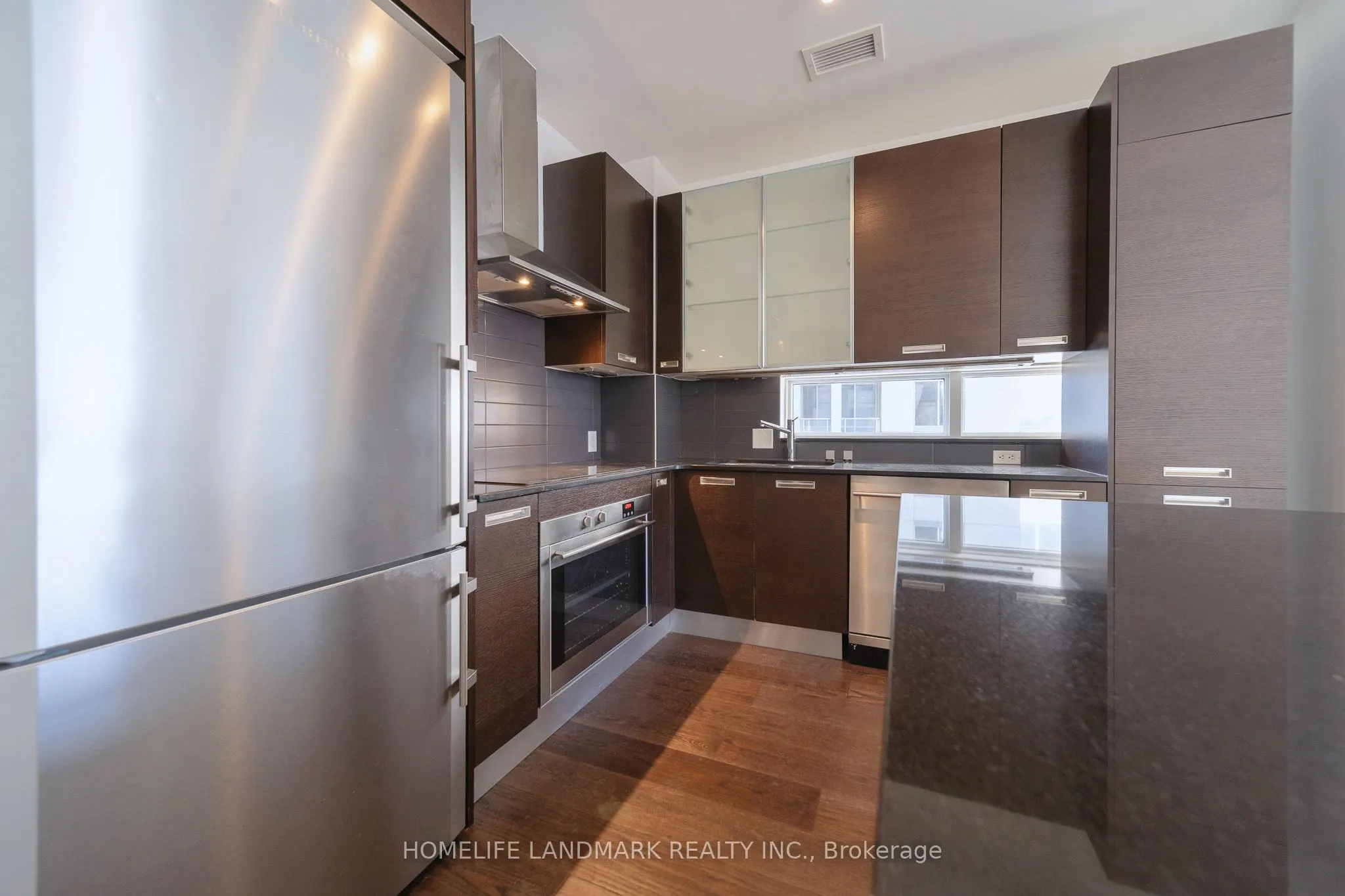 21 Balmuto Street, #3301