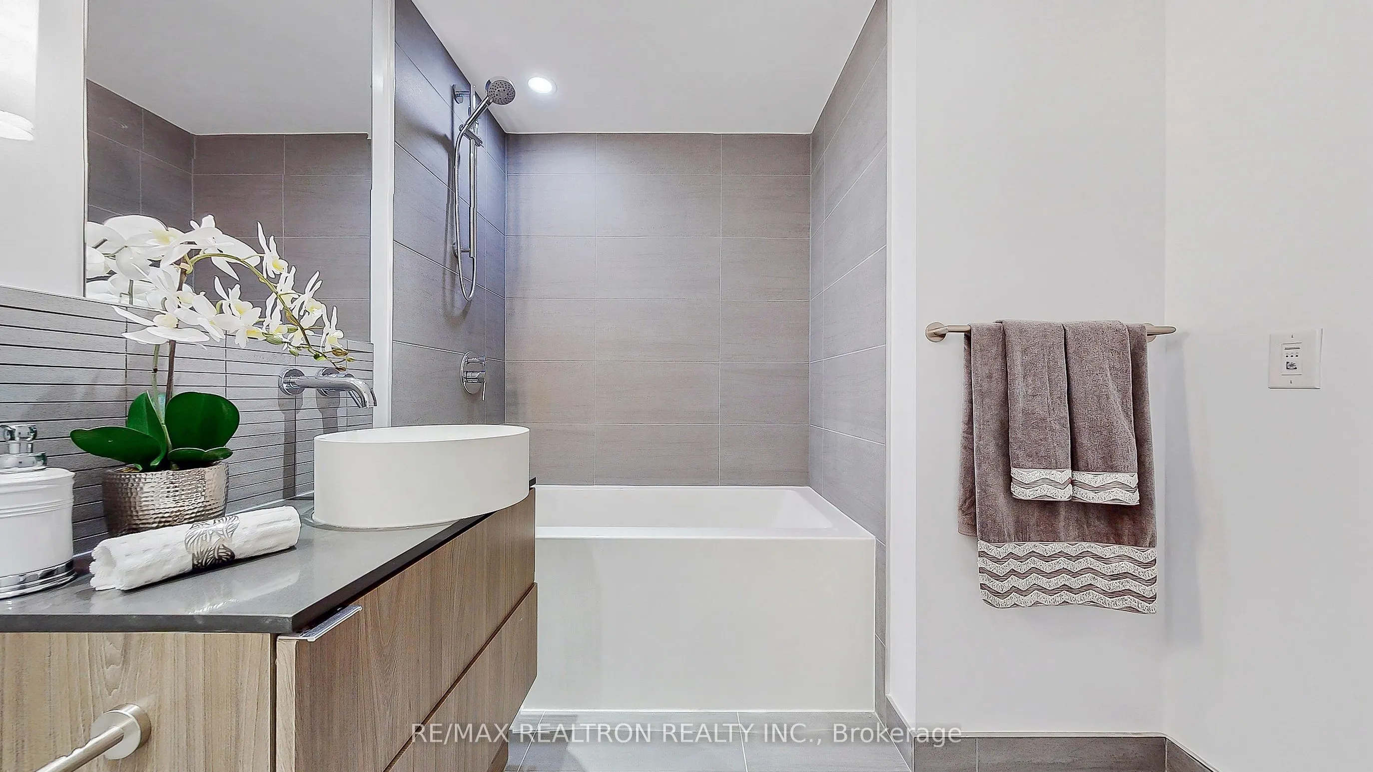 161 Roehampton Avenue, #2809