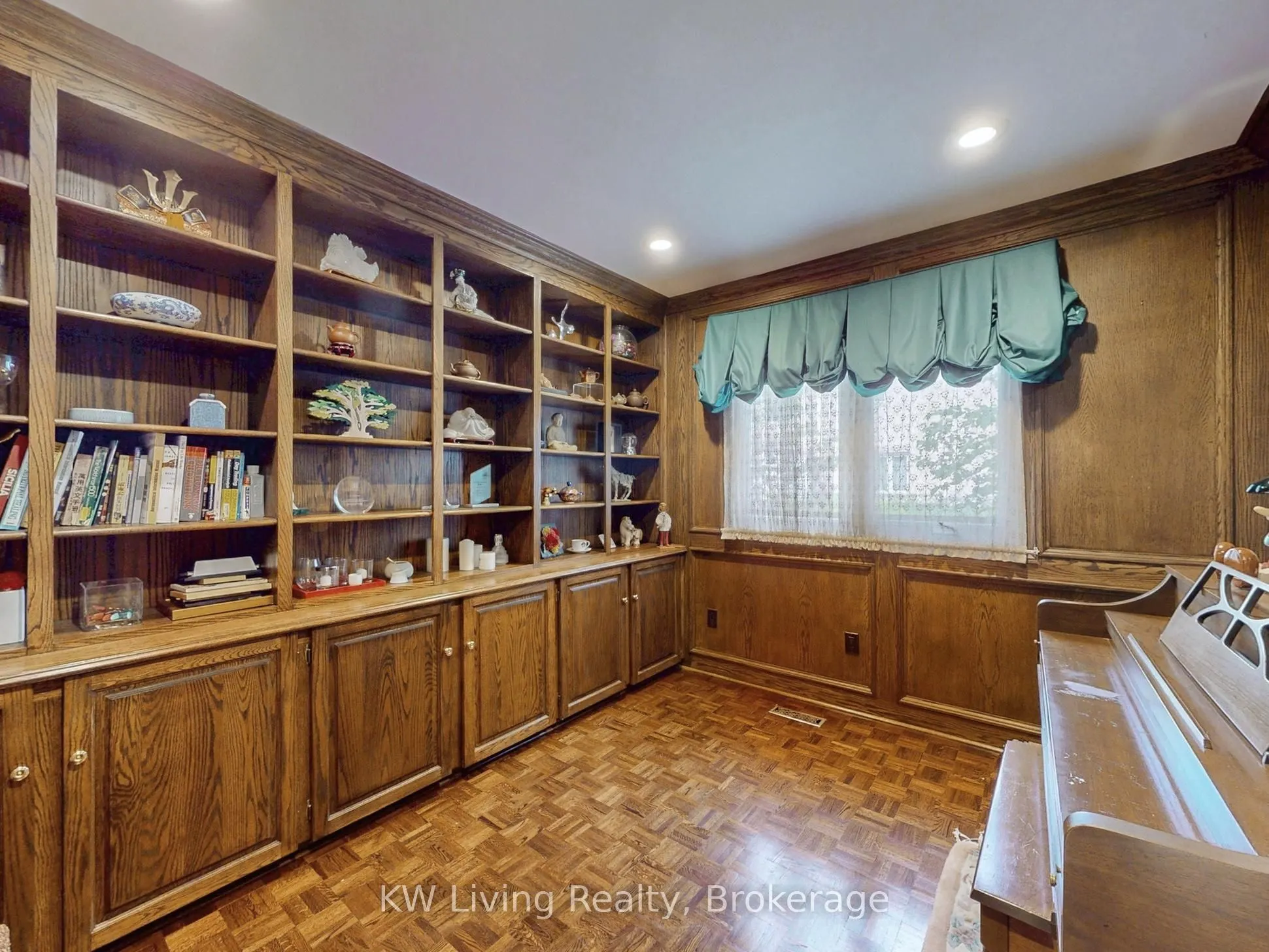 389 Kingsdale Avenue