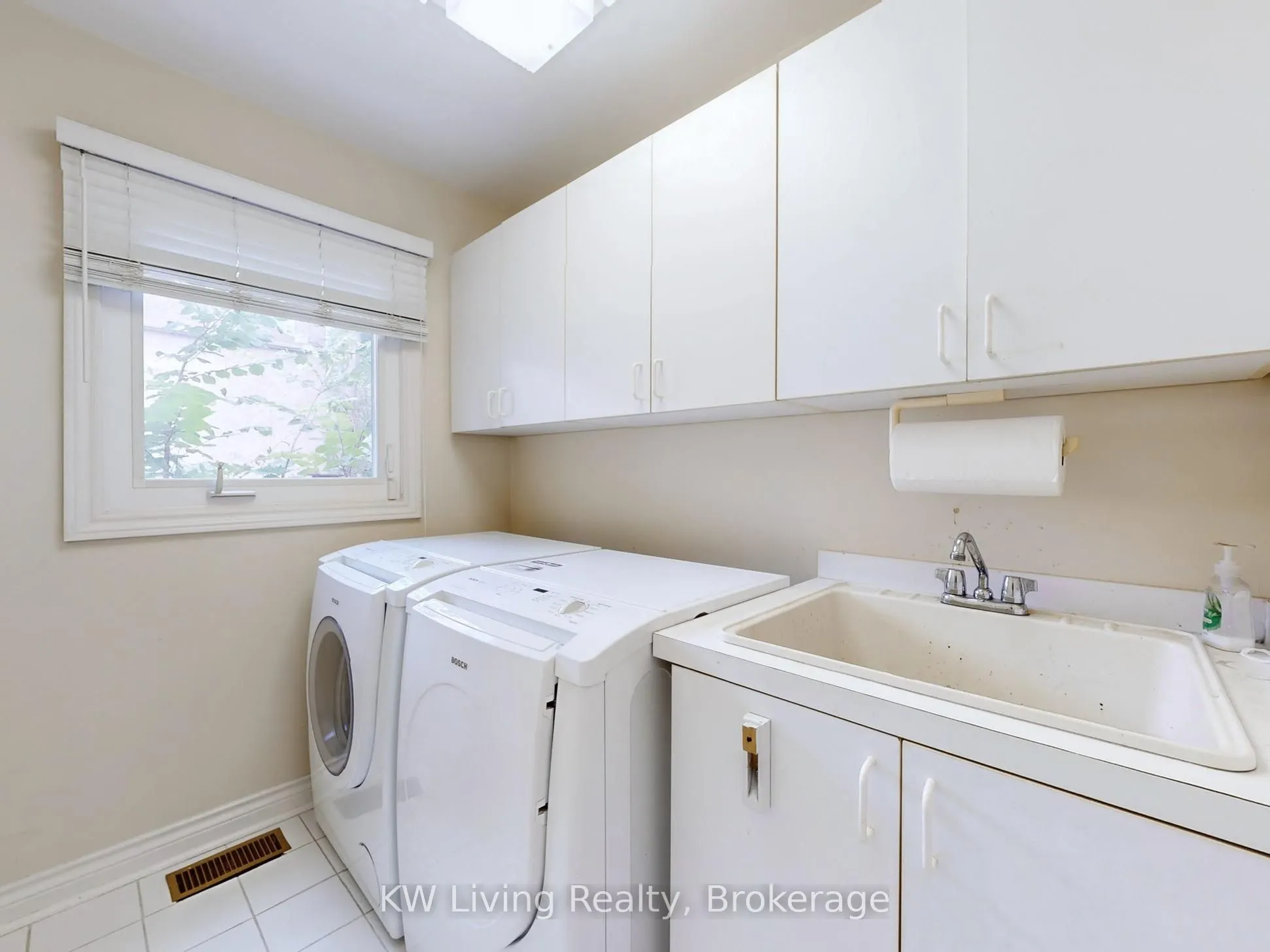 389 Kingsdale Avenue