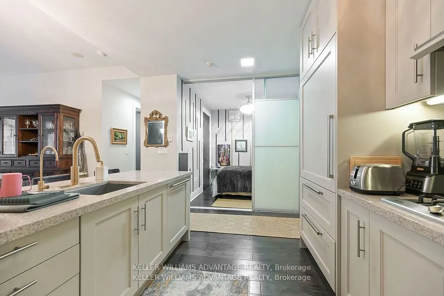 29 Queens Quay E, #616
