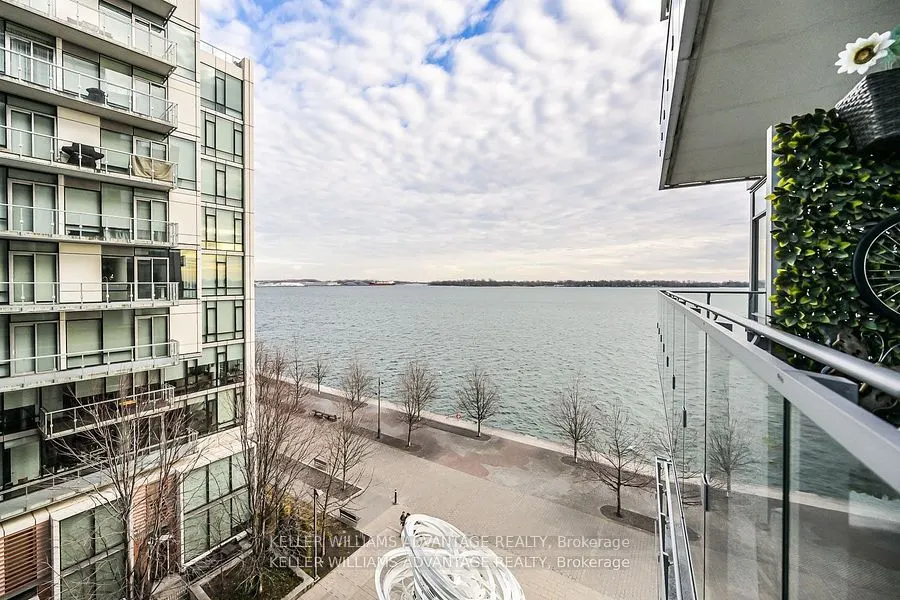29 Queens Quay E, #616
