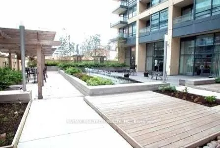 438 King Street W, #805
