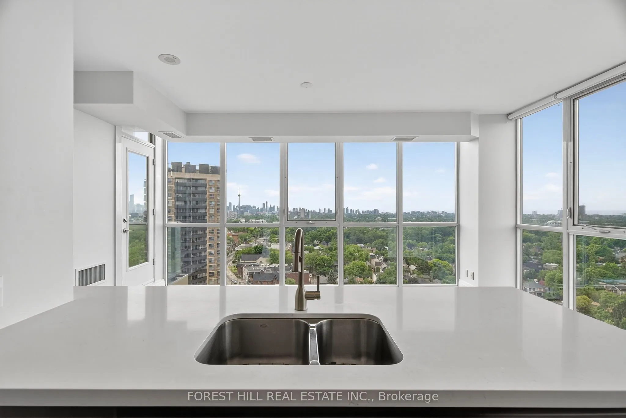 530 St Clair Avenue W, #1608