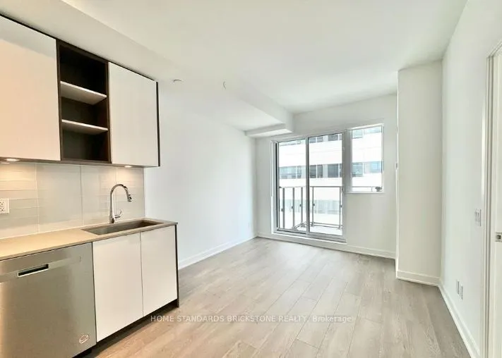 543 Richmond Street W, #933