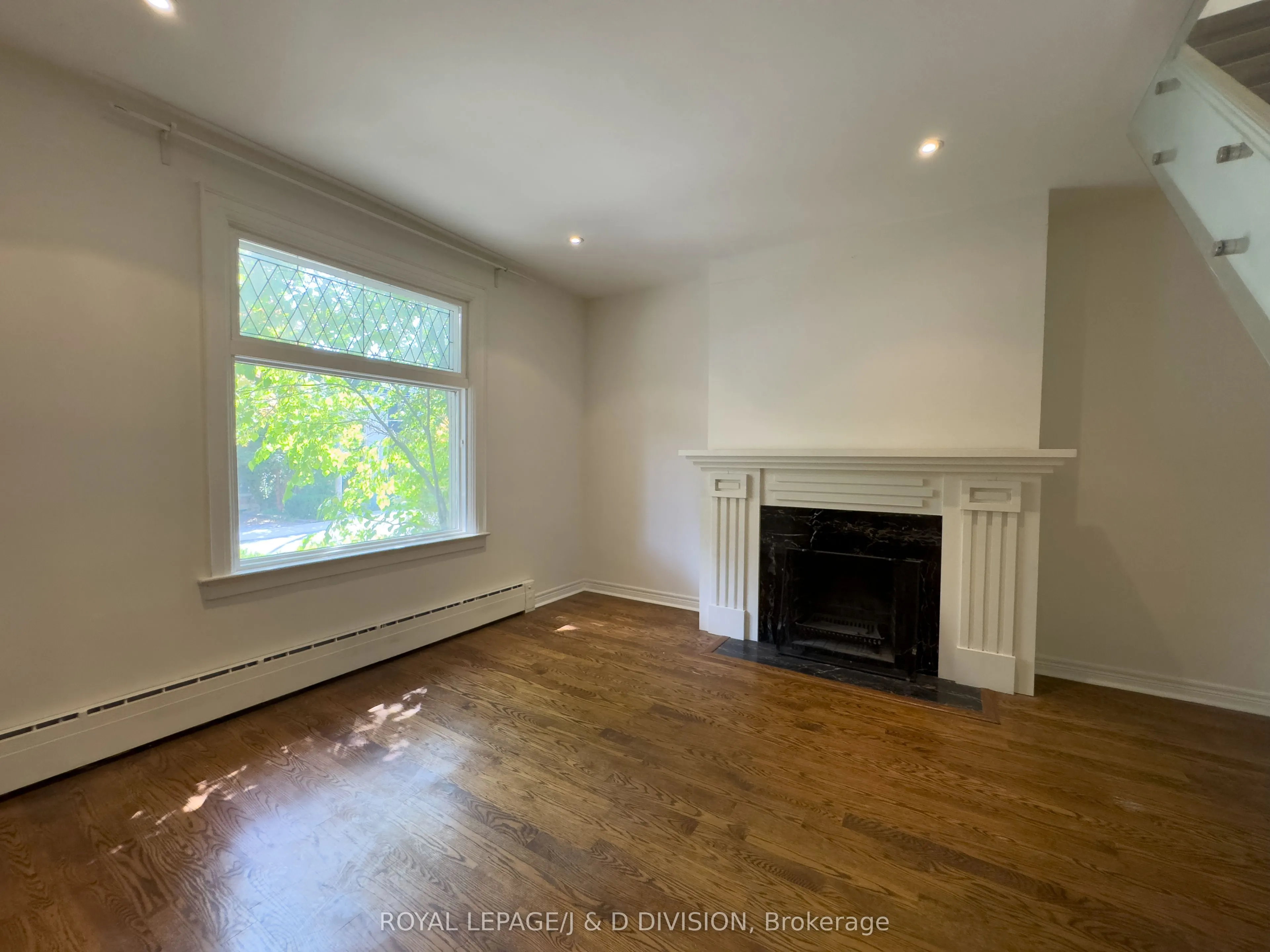 30 Woodlawn Avenue W