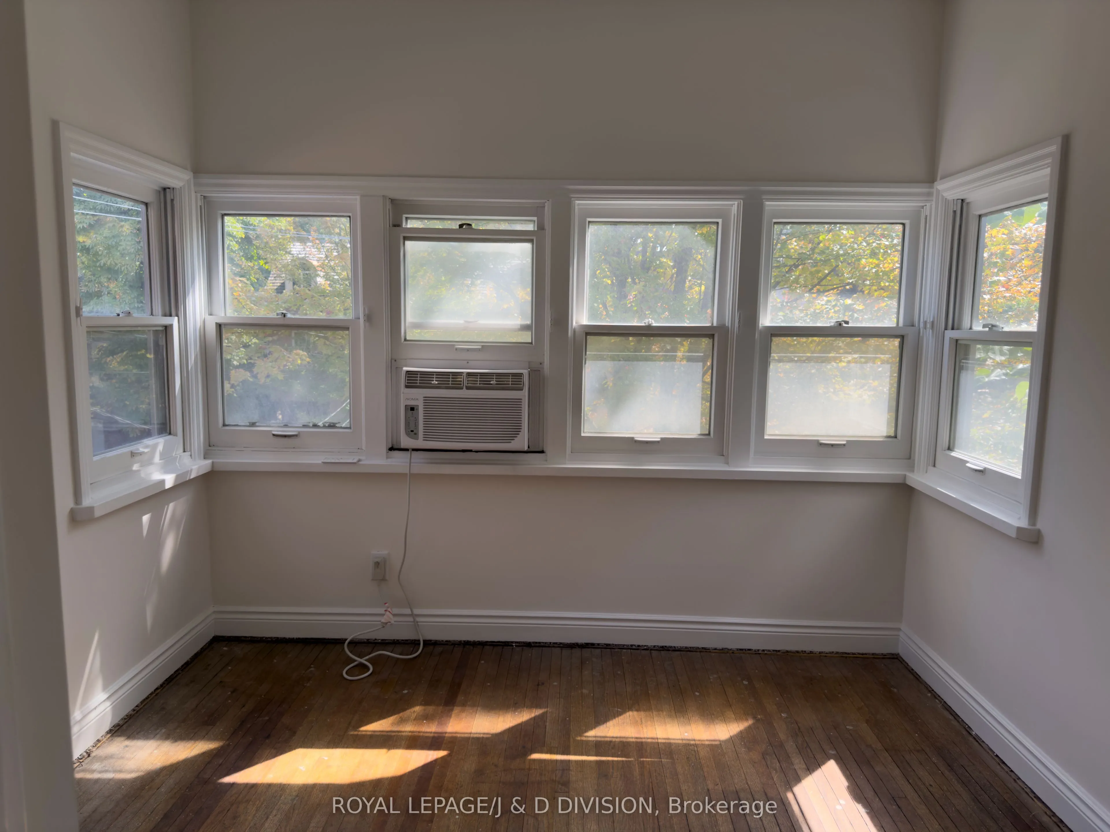 30 Woodlawn Avenue W