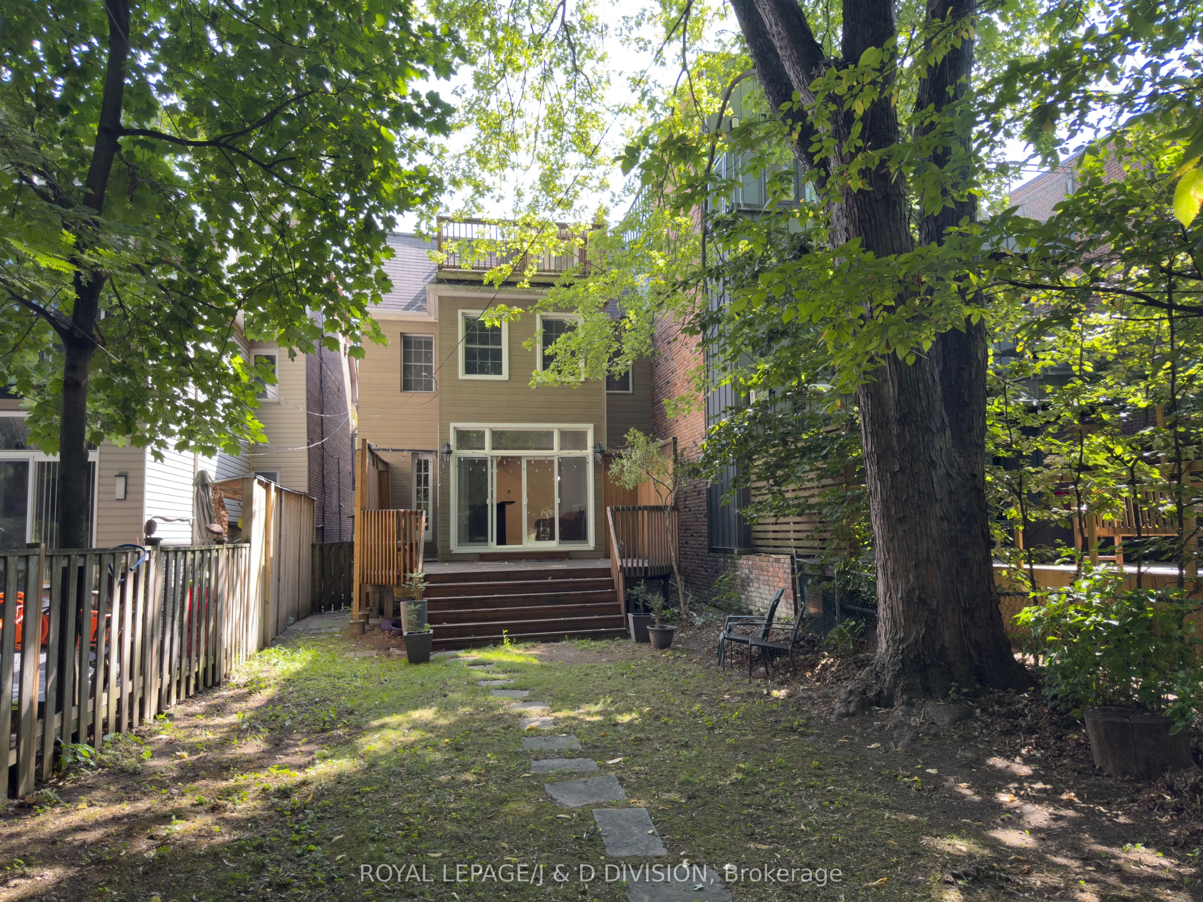 30 Woodlawn Avenue W