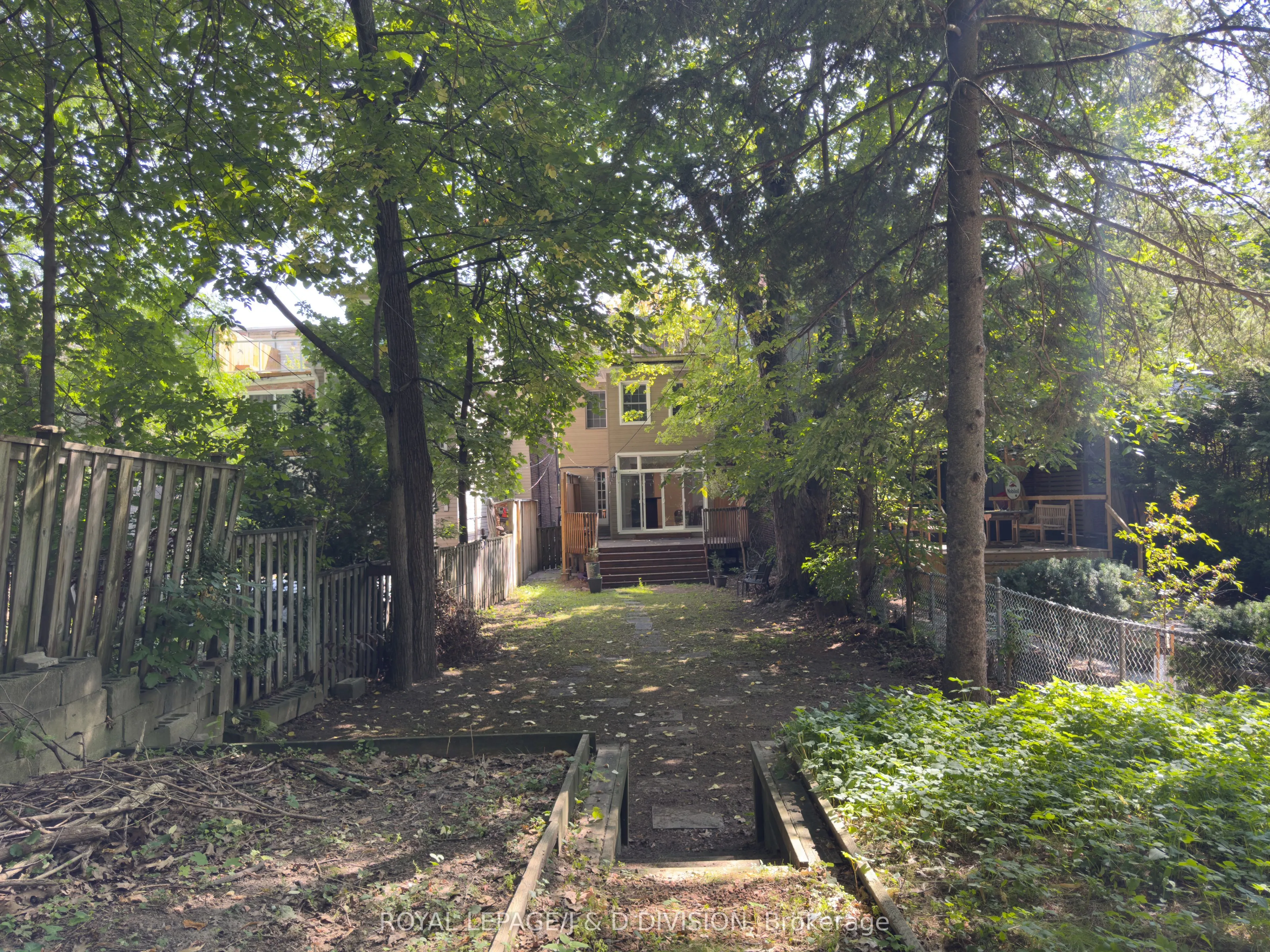 30 Woodlawn Avenue W