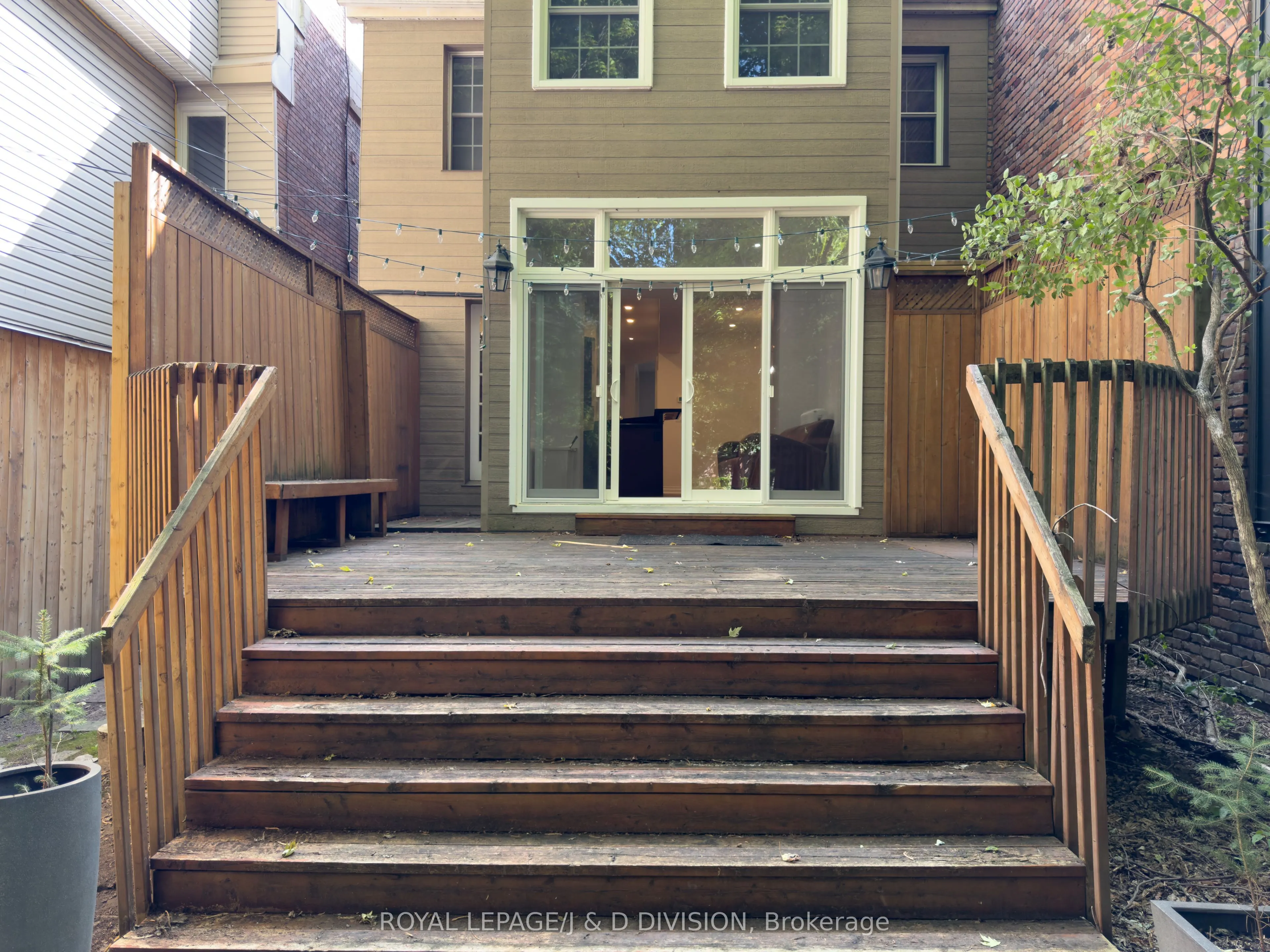 30 Woodlawn Avenue W