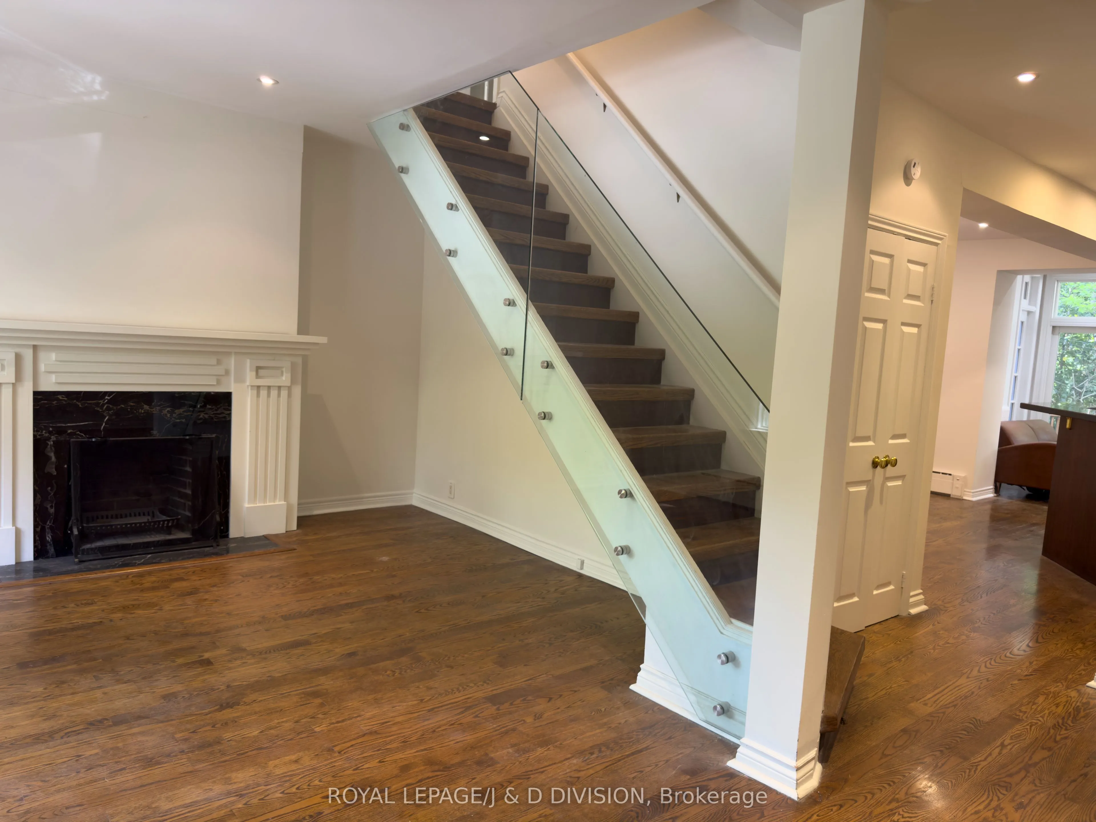 30 Woodlawn Avenue W