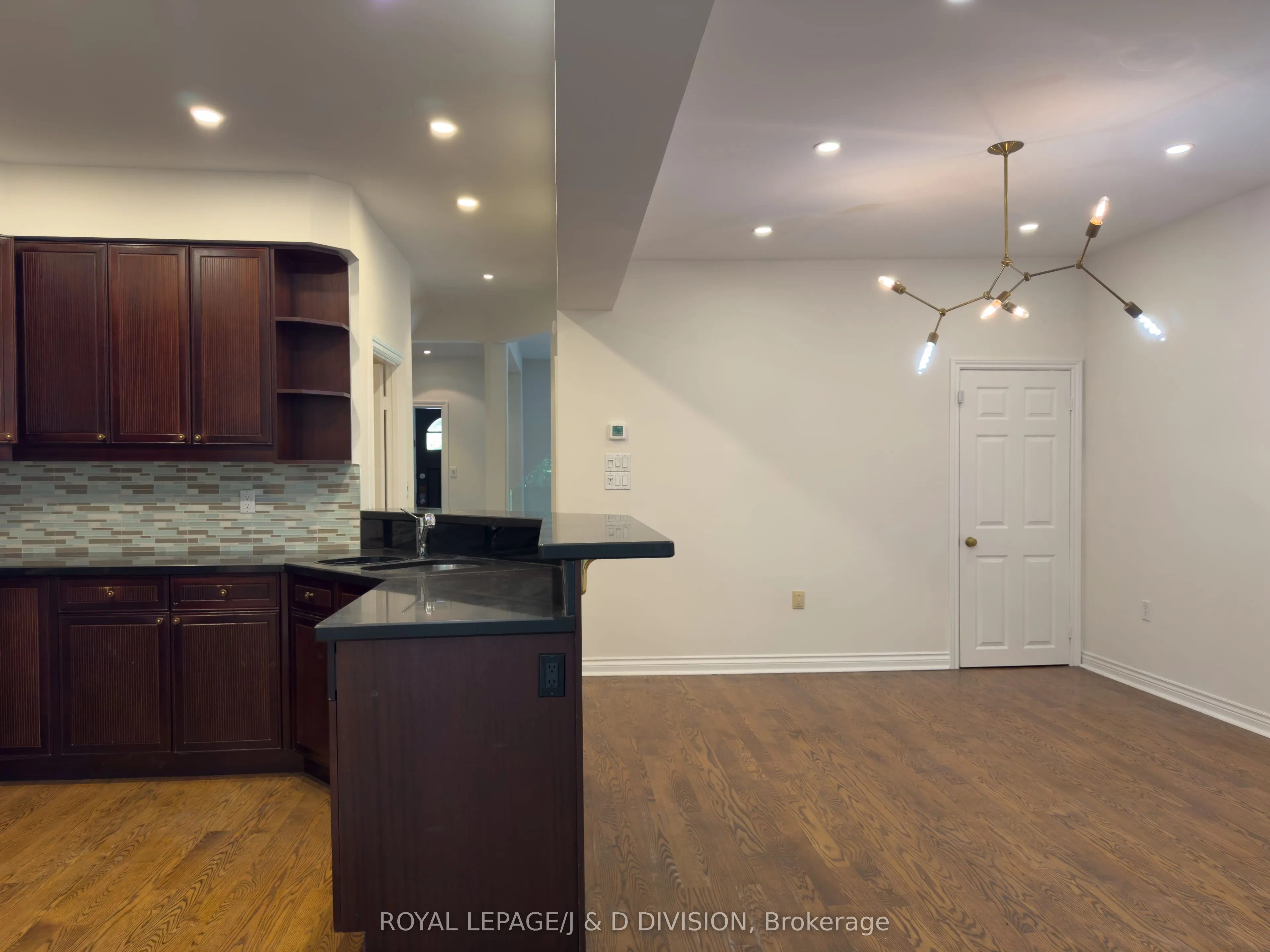 30 Woodlawn Avenue W