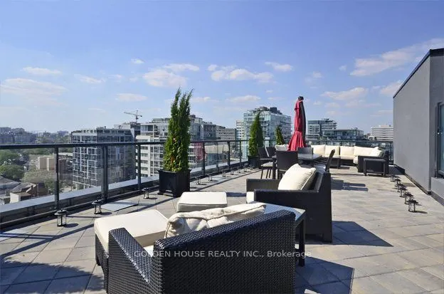 560 Front Street W, #1028