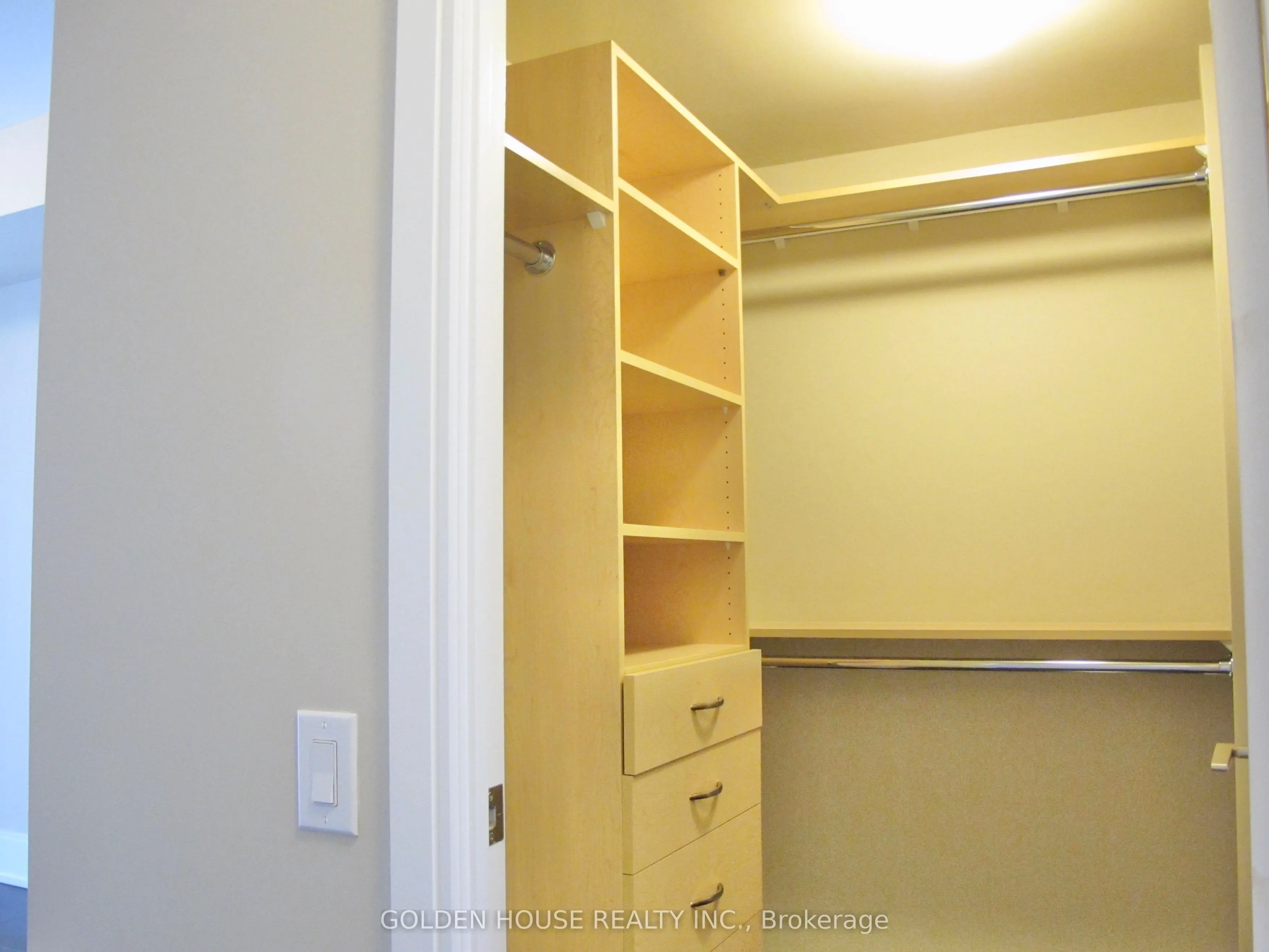 560 Front Street W, #1028