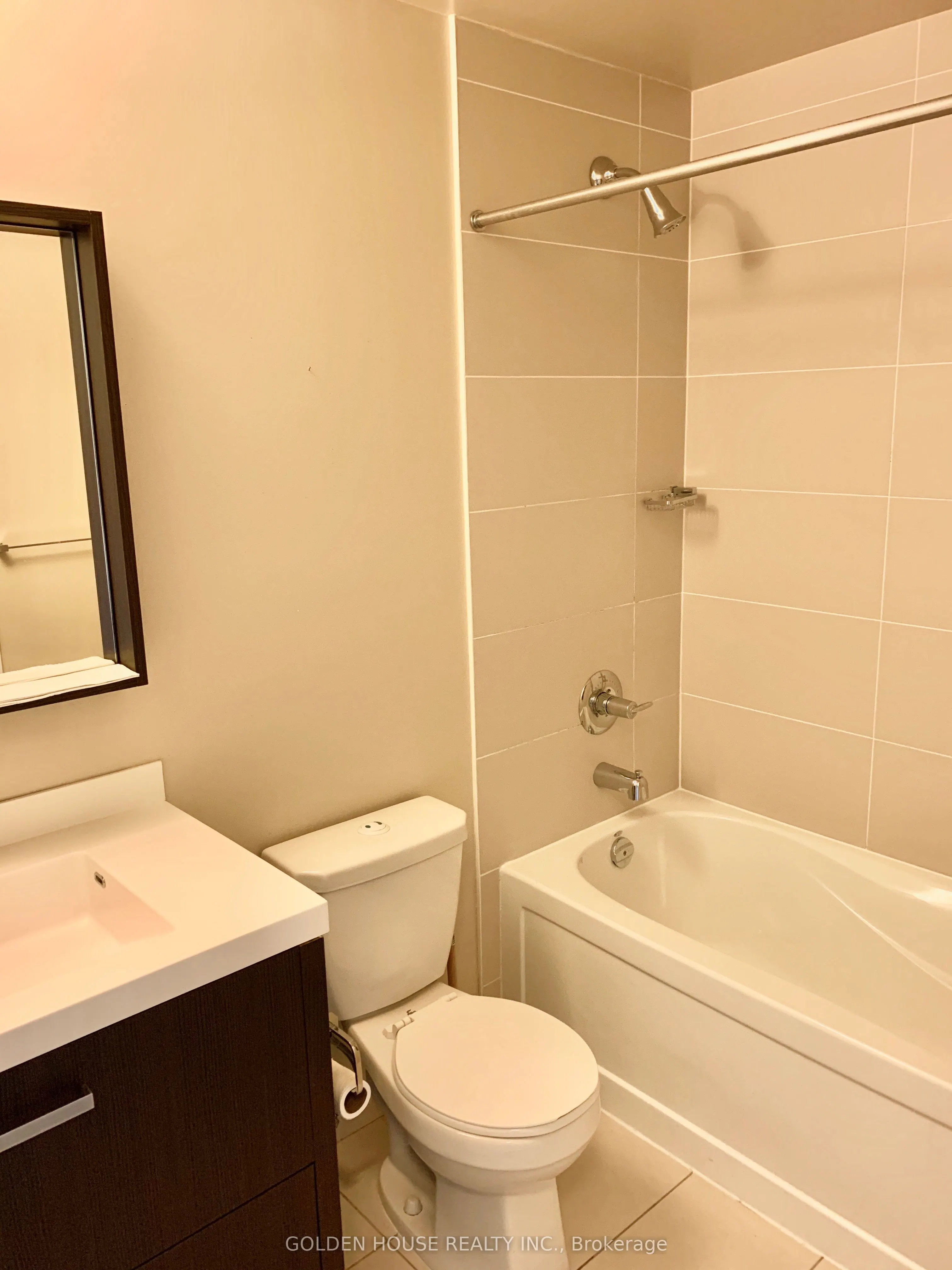560 Front Street W, #1028