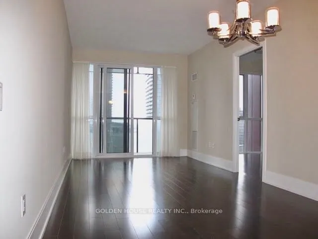 560 Front Street W, #1028